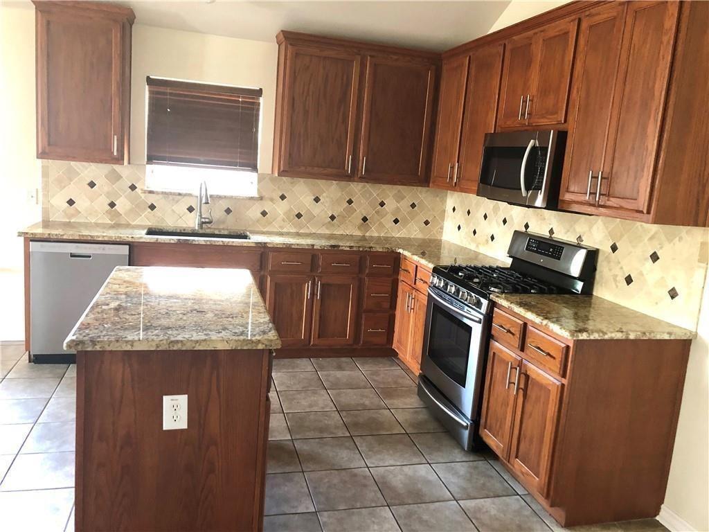 107 S Treasure Oaks Dr, Leander, TX 78641
