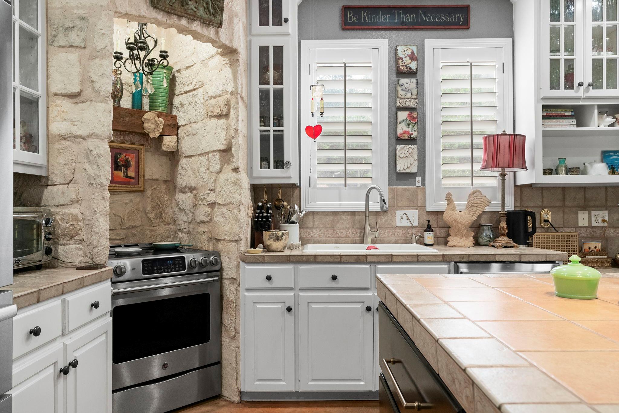 10921 Long Branch Dr, Austin, TX 78736