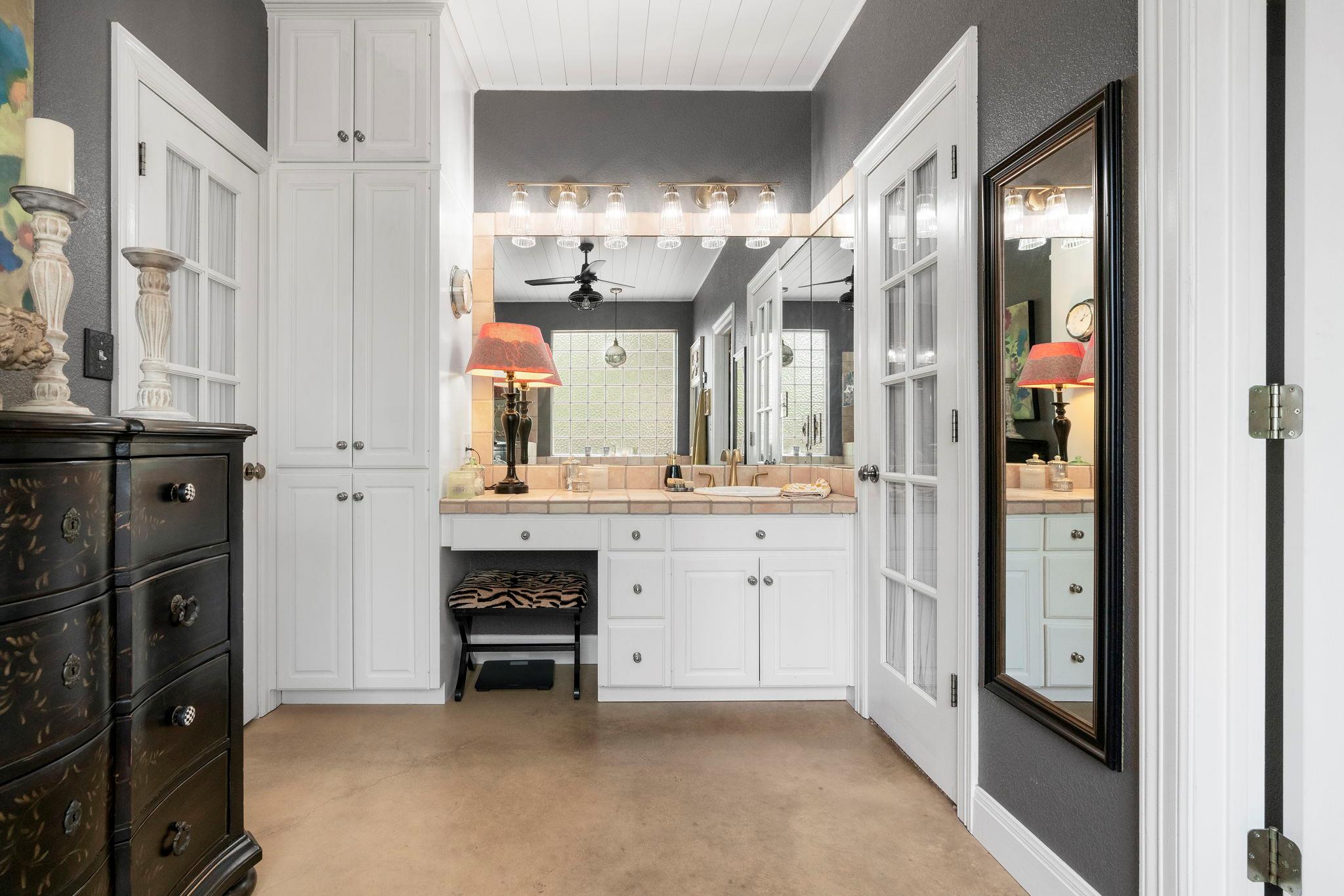 10921 Long Branch Dr, Austin, TX 78736