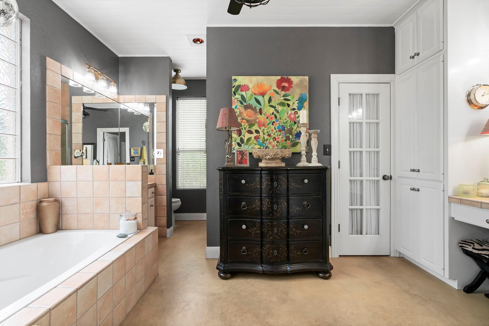 10921 Long Branch Dr, Austin, TX 78736