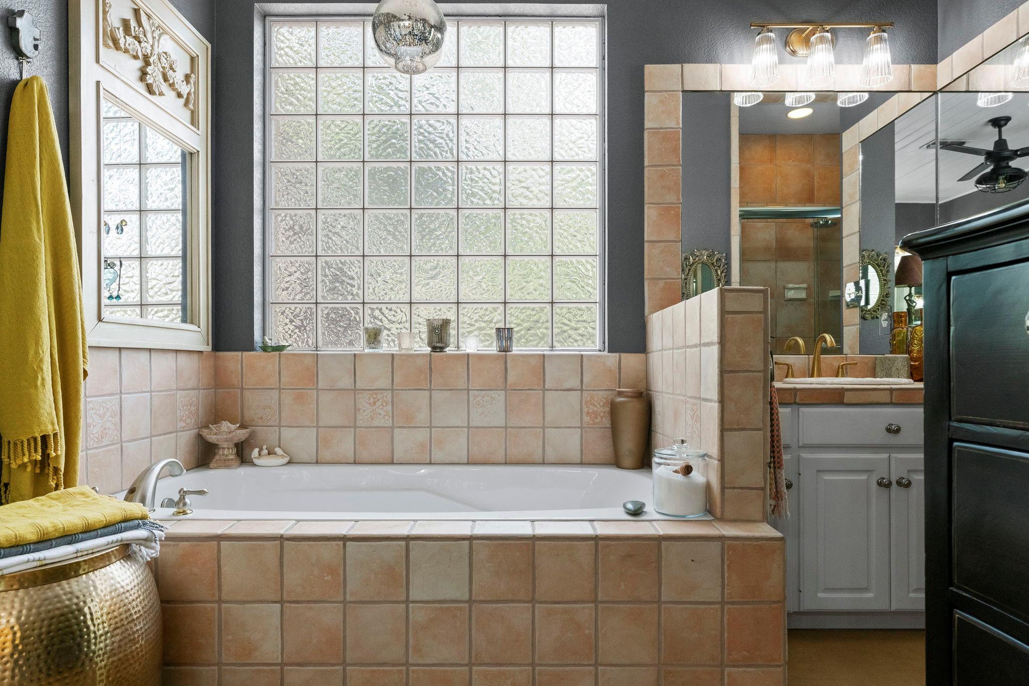 10921 Long Branch Dr, Austin, TX 78736