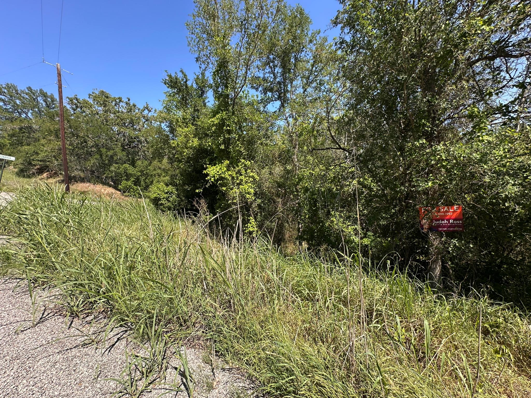 147 Waikiki Dr, Bastrop, TX 78602