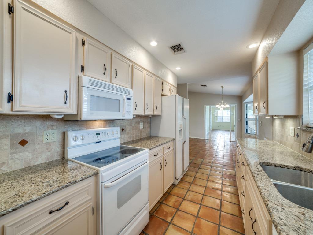 620 Lake Island Dr, Canyon Lake, TX 78133