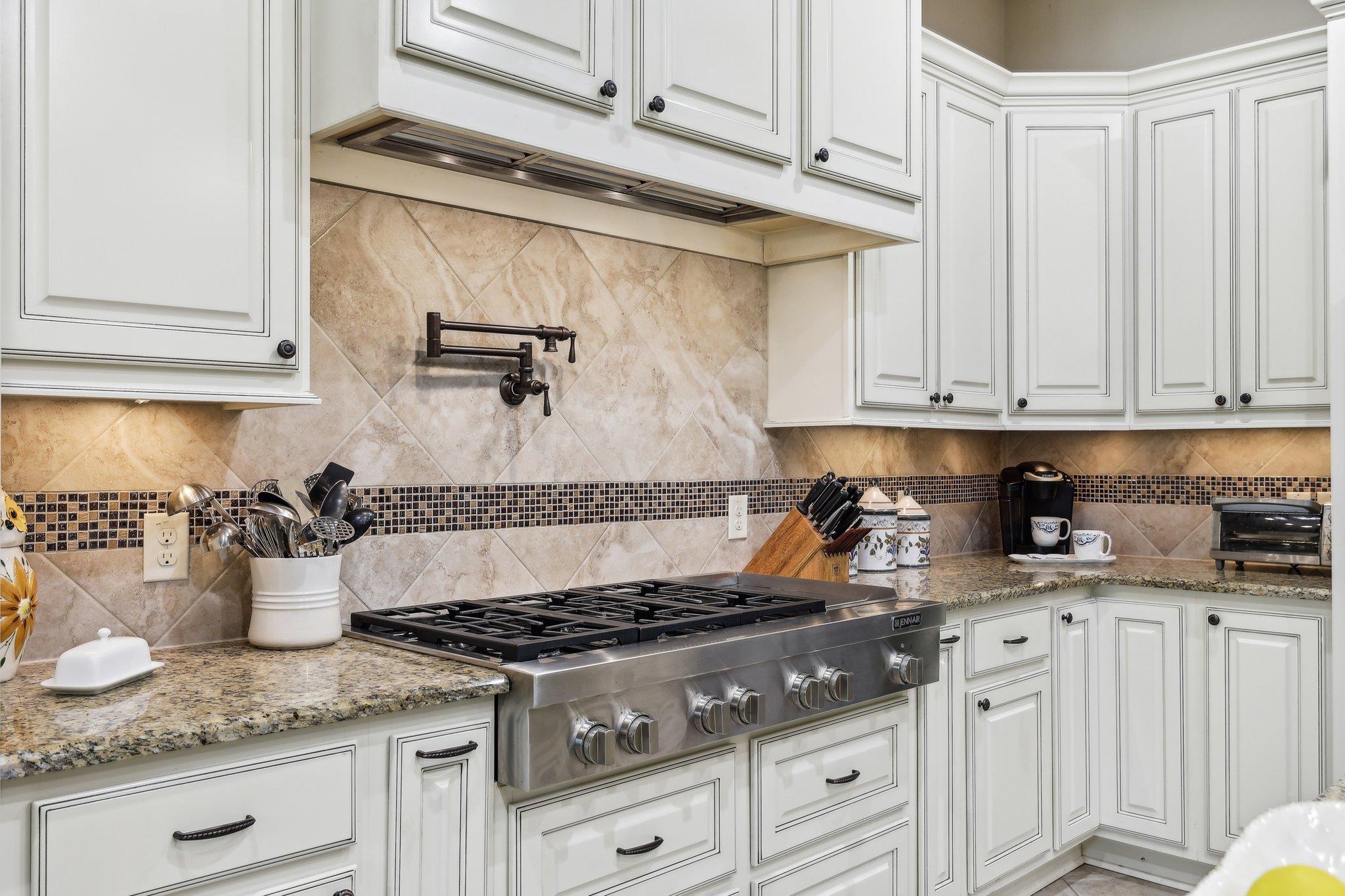 190 Estrella Xing, Georgetown, TX 78628