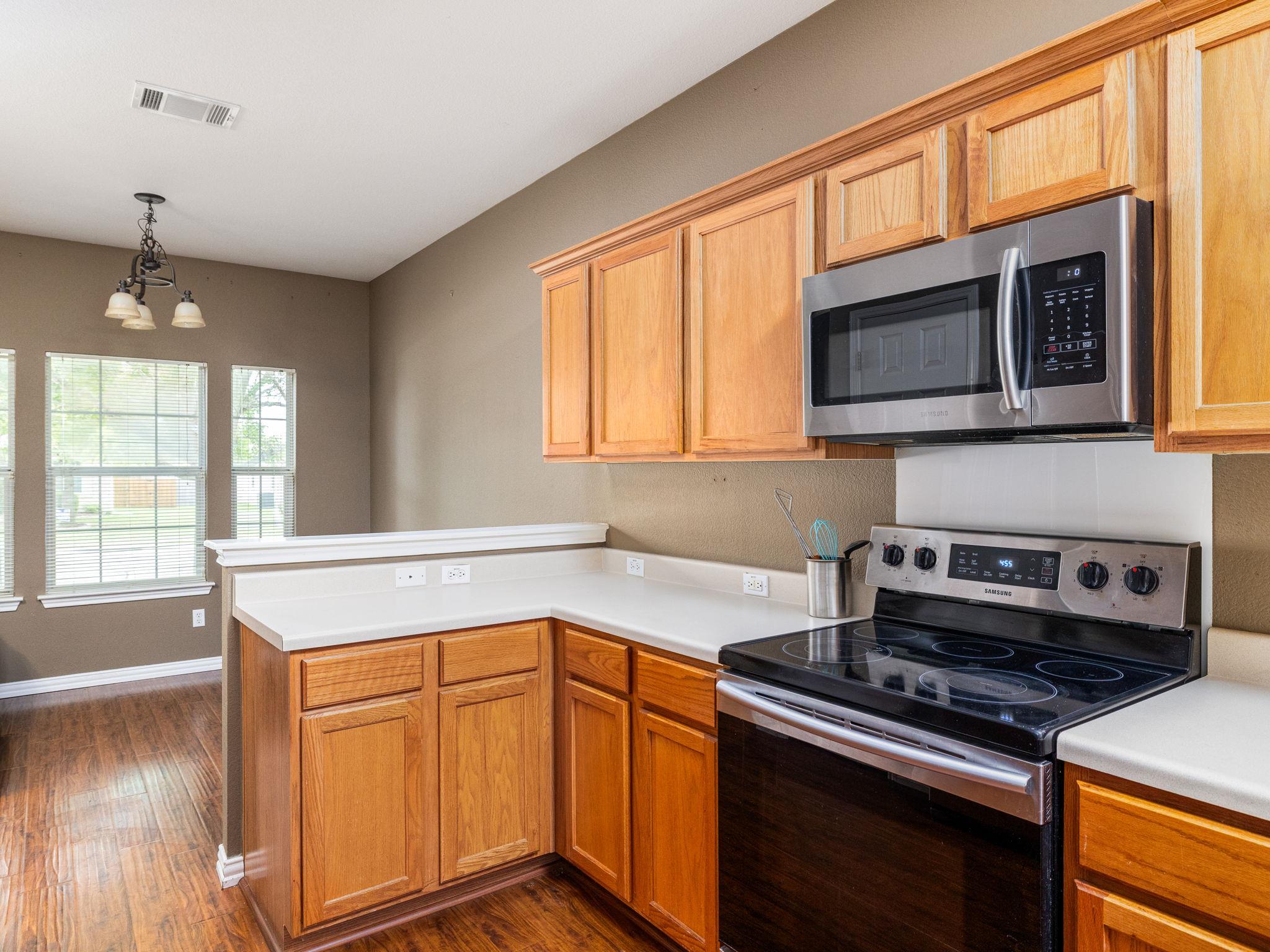 116 Brown St, Hutto, TX 78634