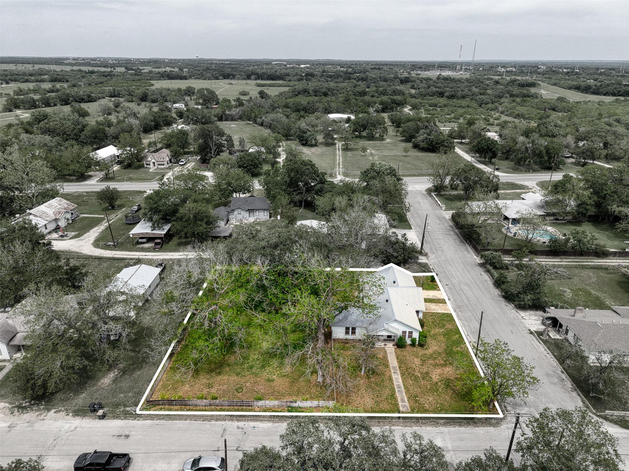500 W Austin St, Luling, TX 78648