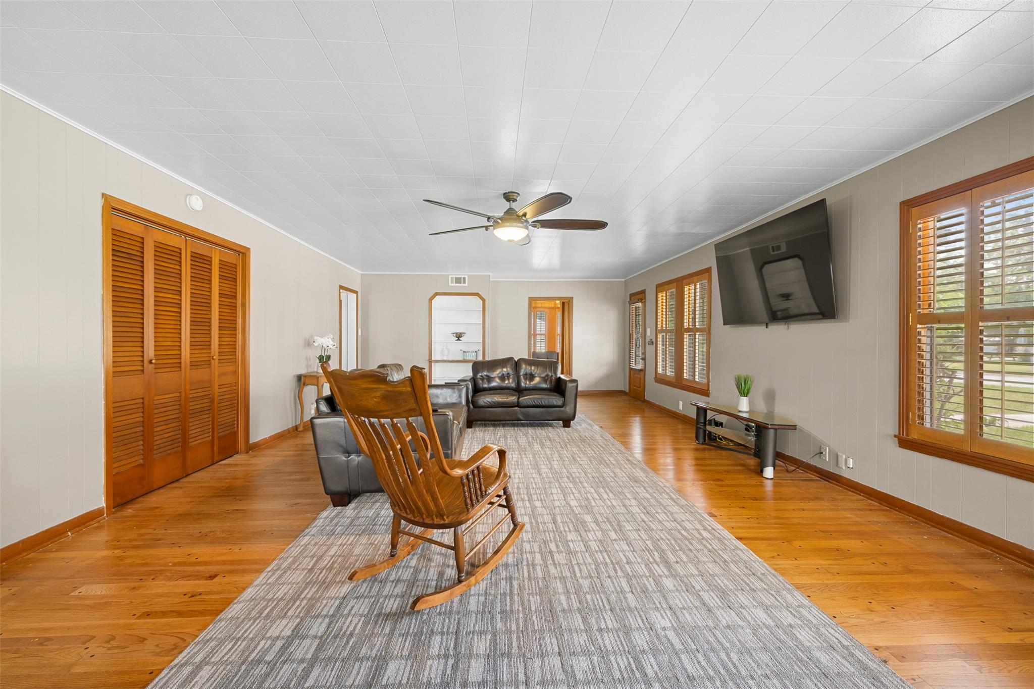 500 W Austin St, Luling, TX 78648