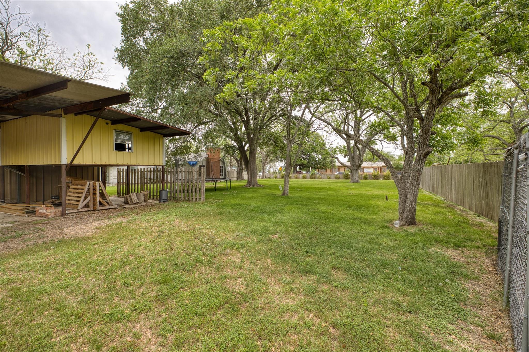 500 W Austin St, Luling, TX 78648