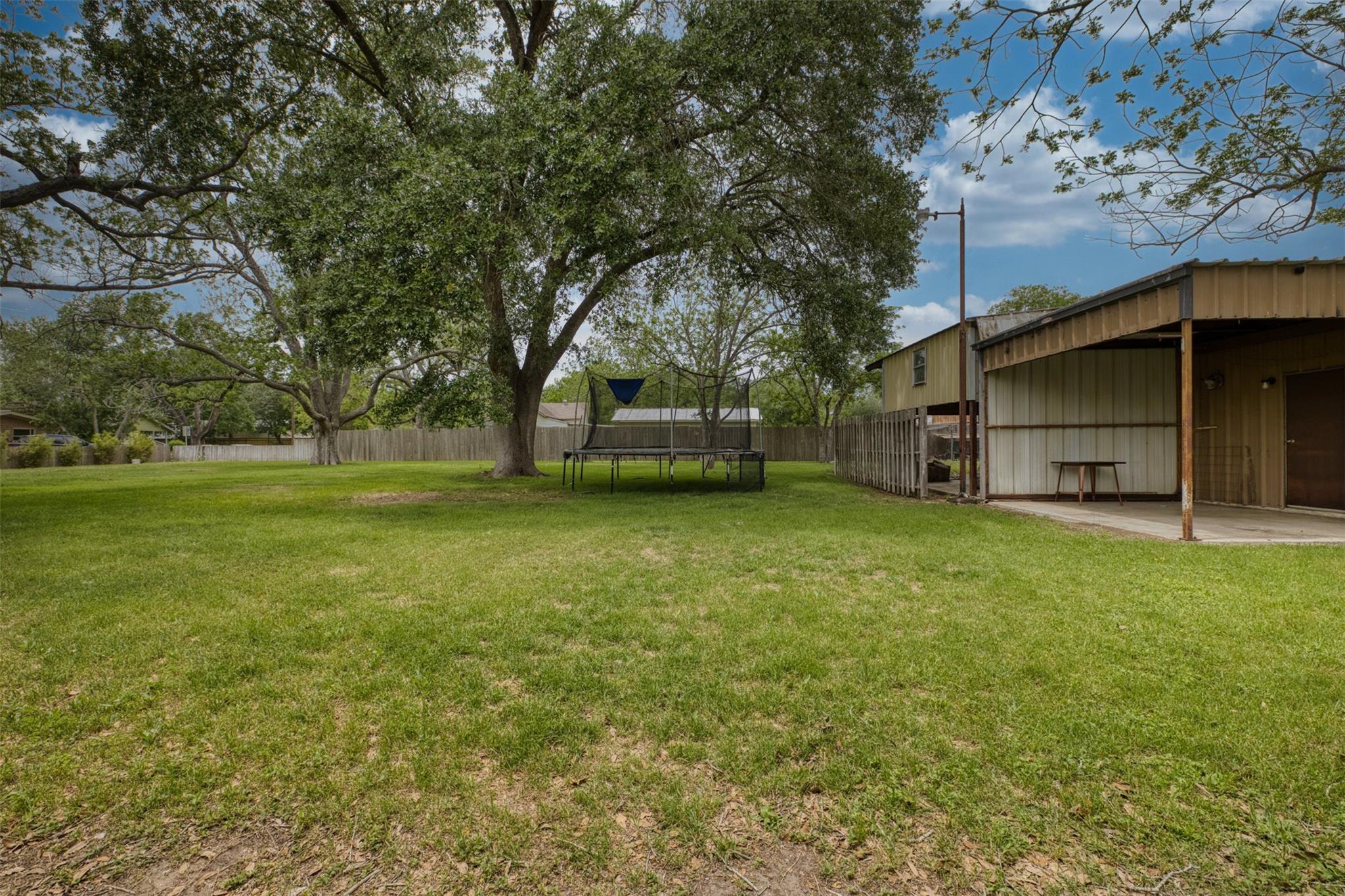 500 W Austin St, Luling, TX 78648