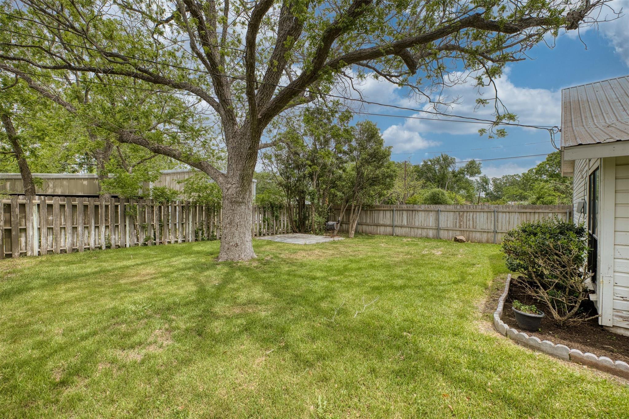 500 W Austin St, Luling, TX 78648