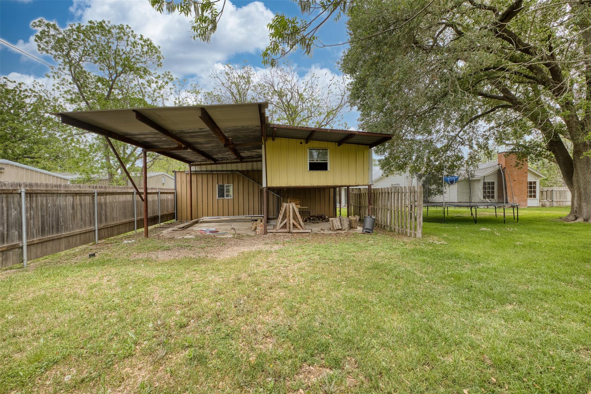 500 W Austin St, Luling, TX 78648