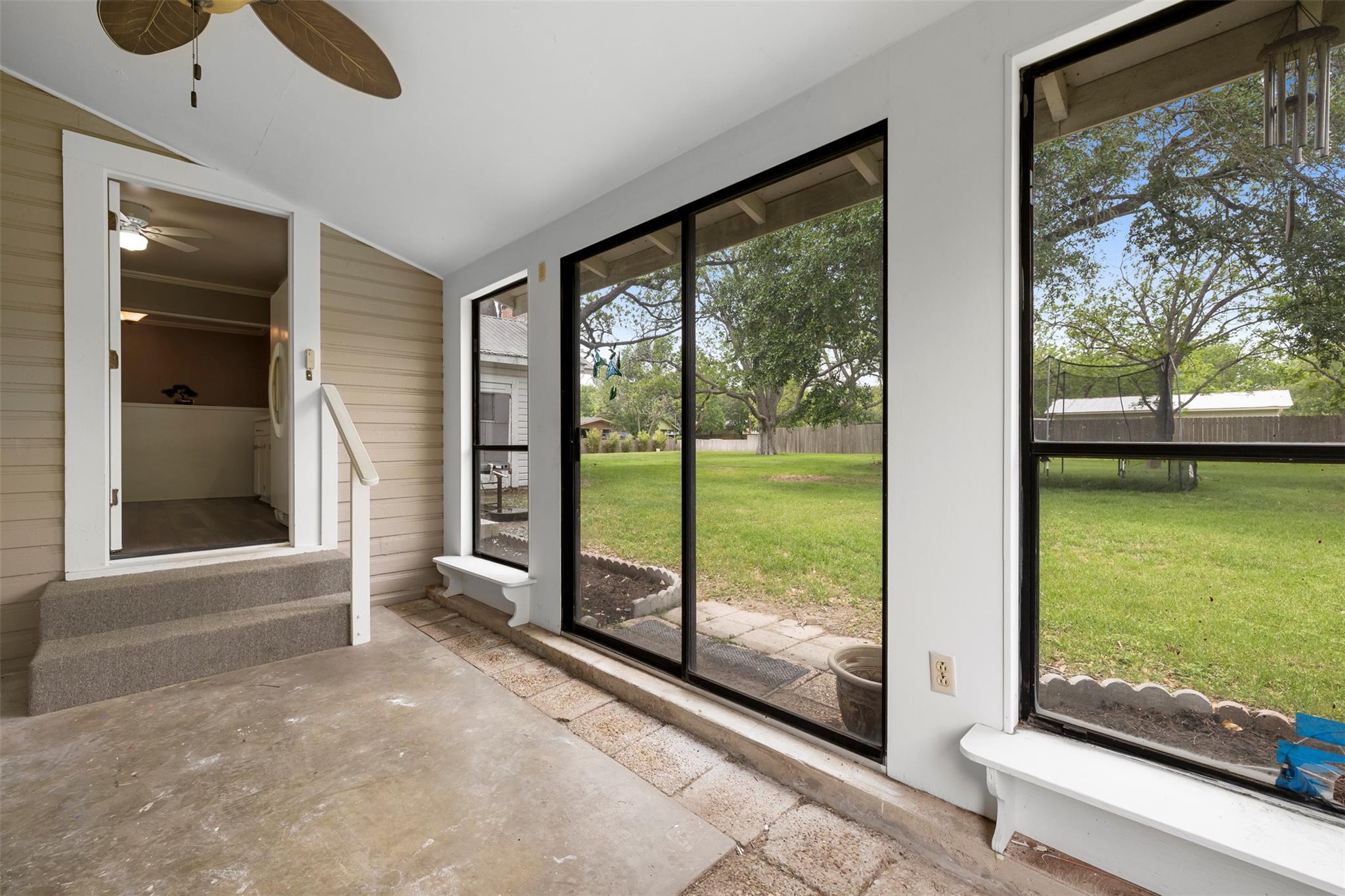 500 W Austin St, Luling, TX 78648