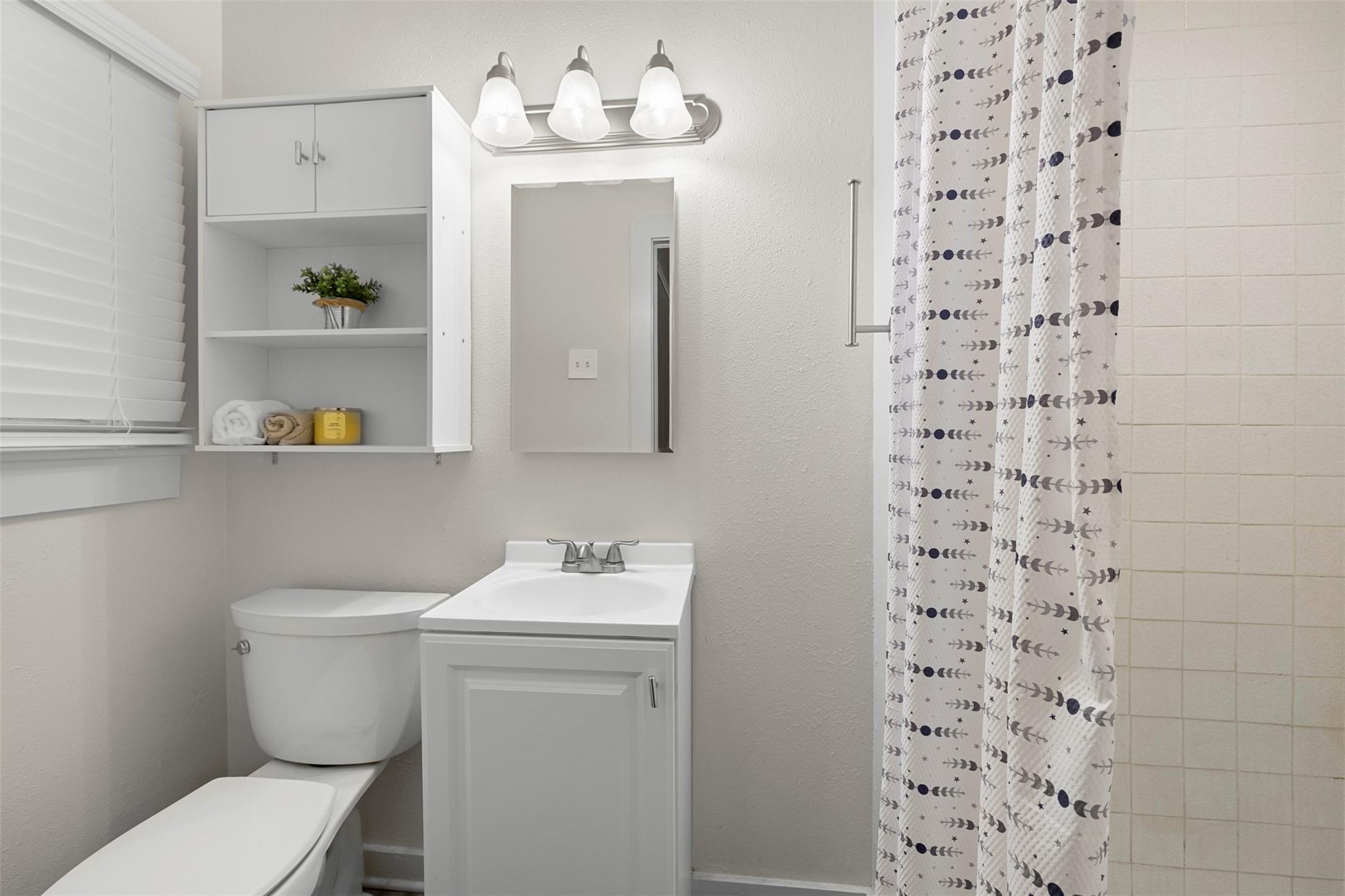 500 W Austin St, Luling, TX 78648