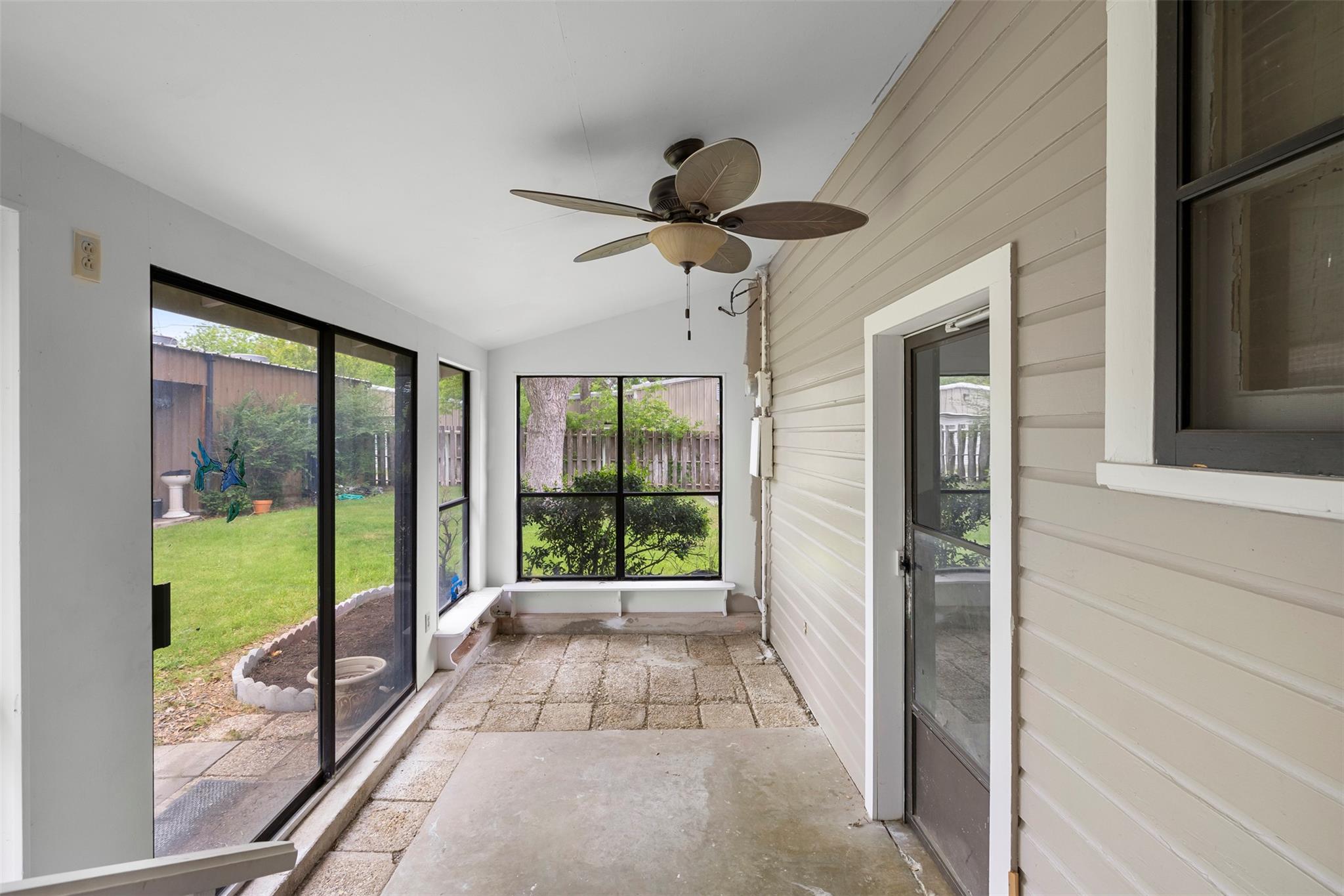 500 W Austin St, Luling, TX 78648