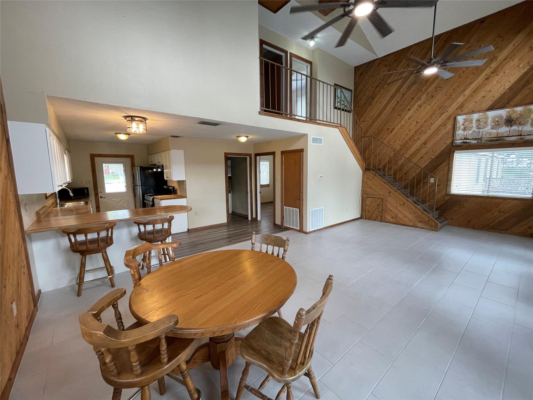 405 Lakeshore Dr, Sunrise Beach, TX 78643