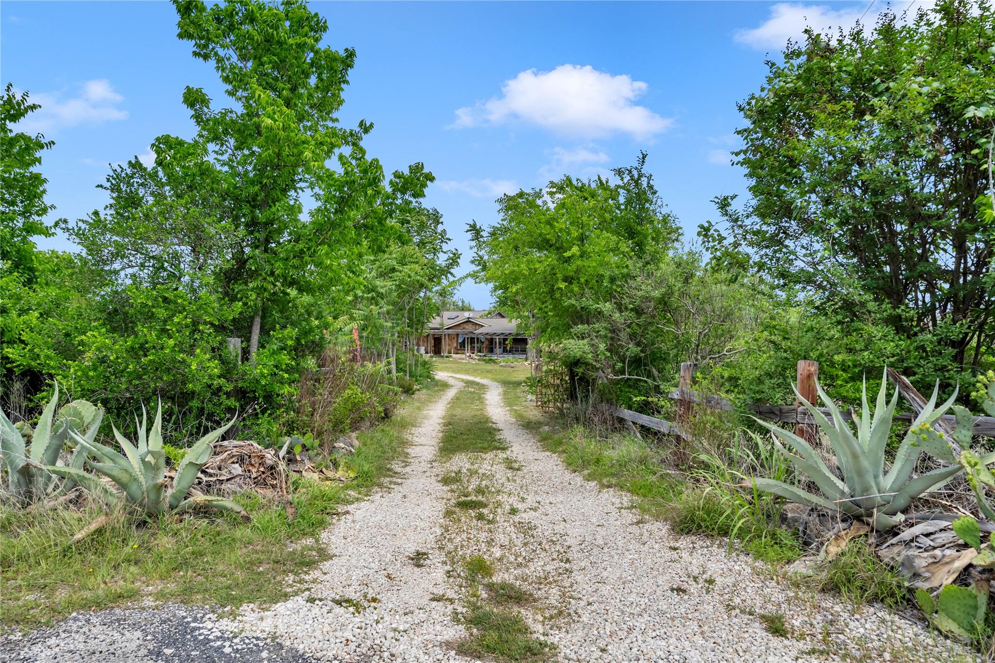 23024 Round Mountain Cir, Leander, TX 78641