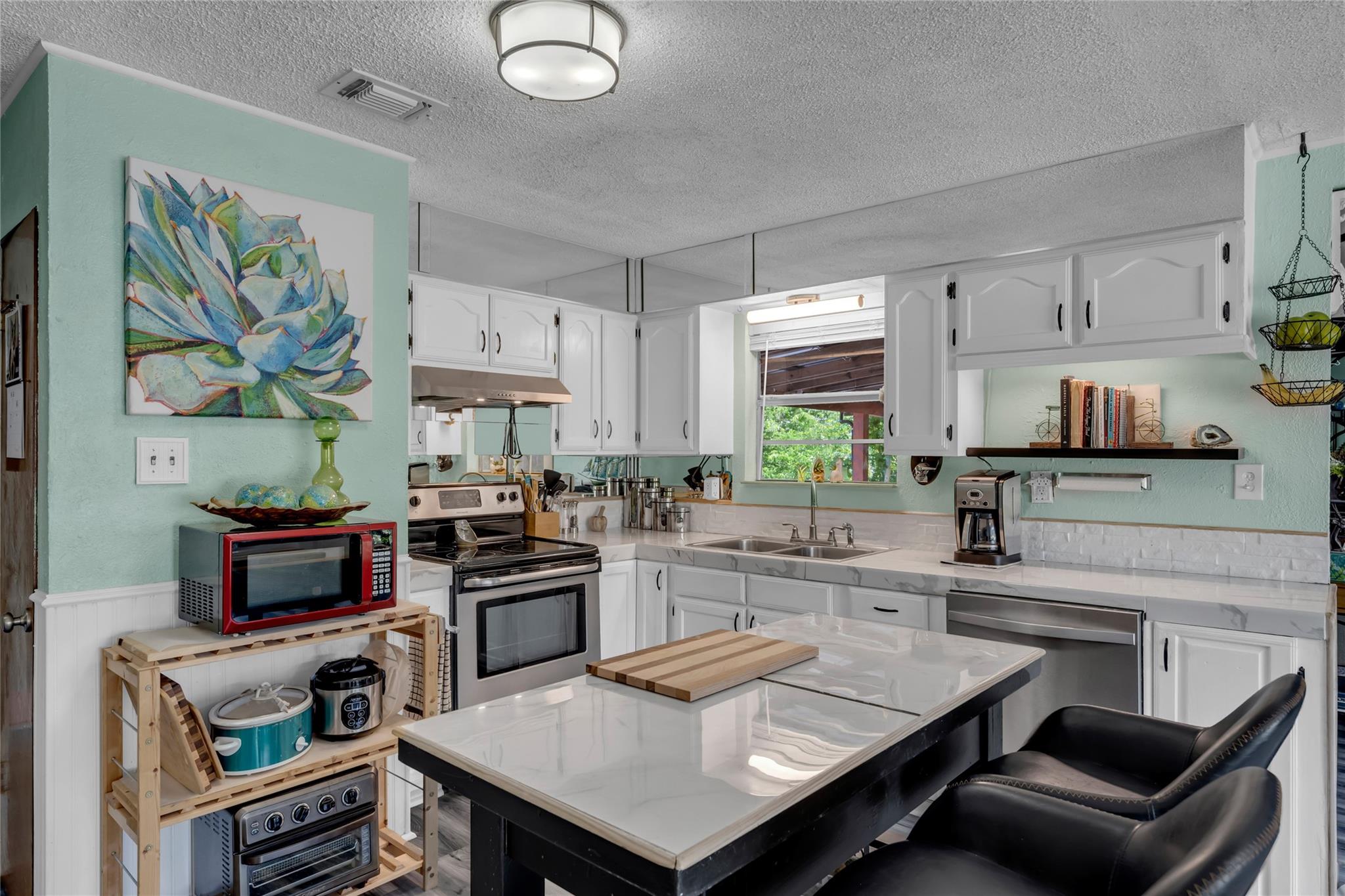 23024 Round Mountain Cir, Leander, TX 78641