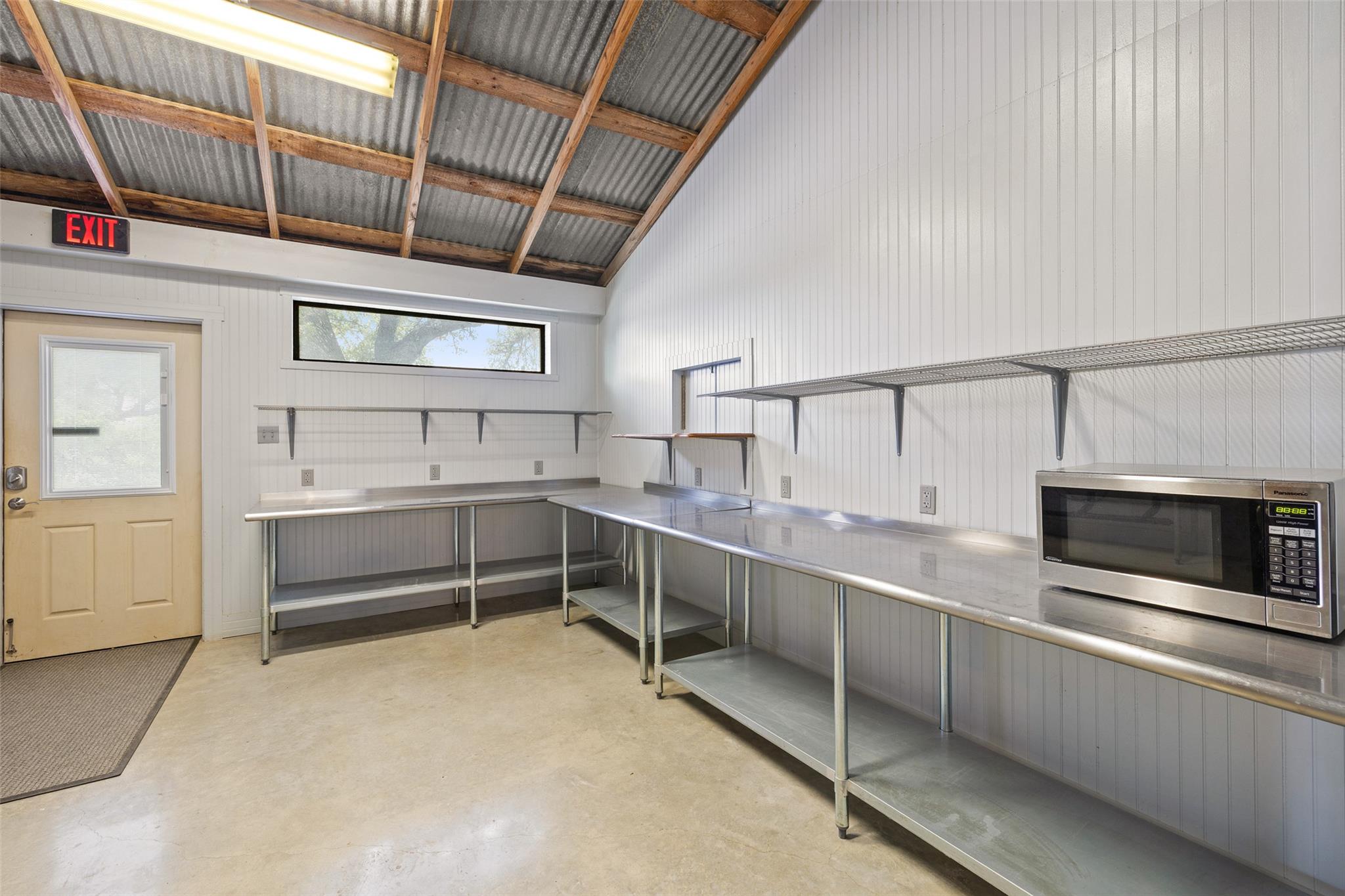 208 Danos Dr, Fredericksburg, TX 78624