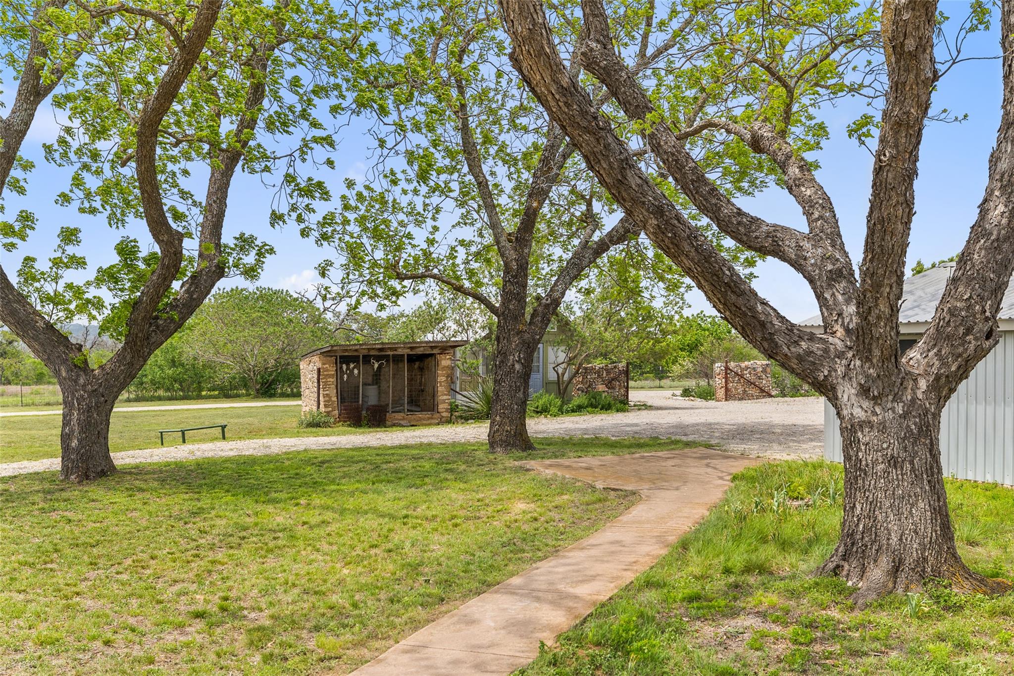 208 Danos Dr, Fredericksburg, TX 78624