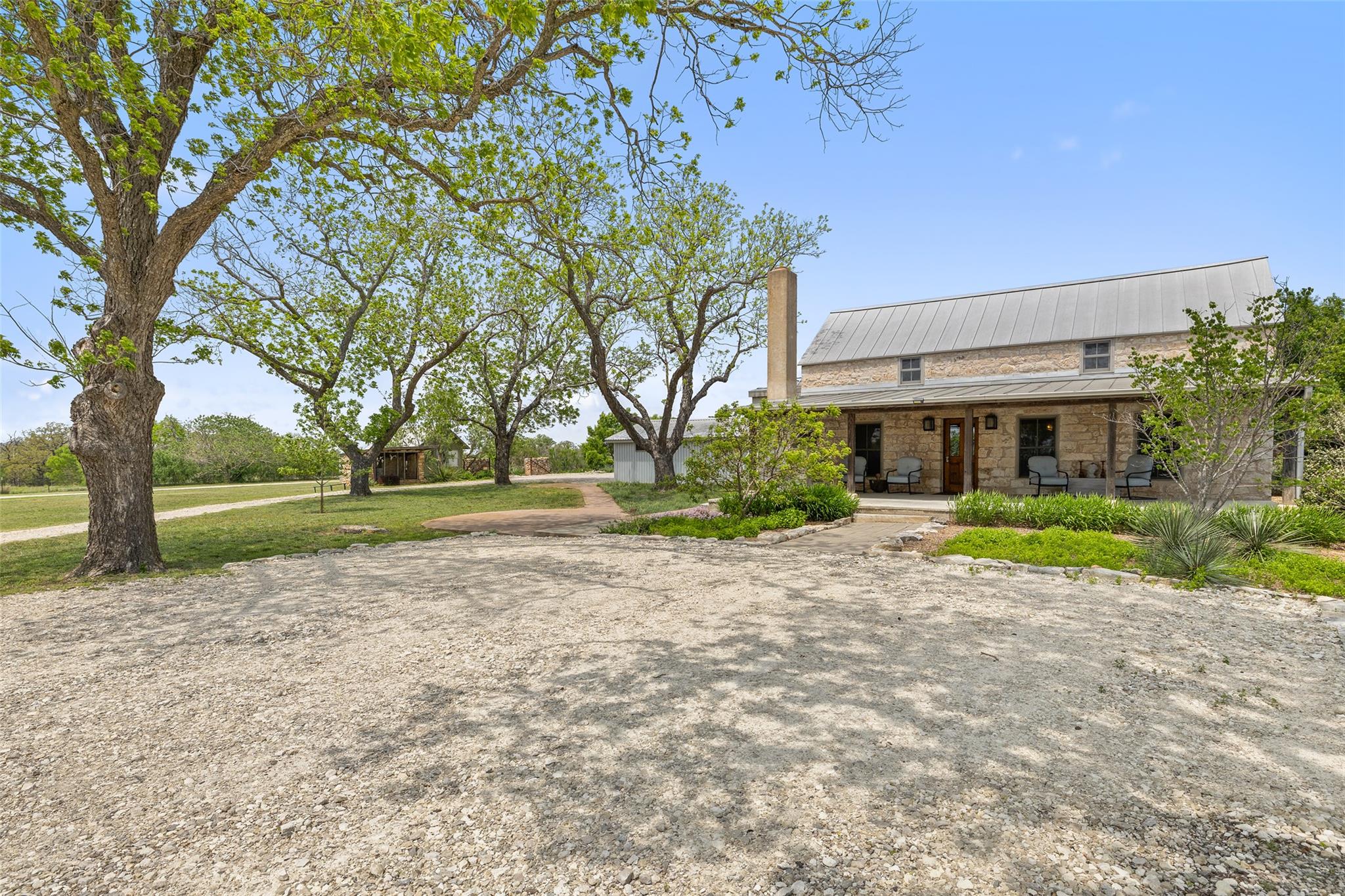 208 Danos Dr, Fredericksburg, TX 78624