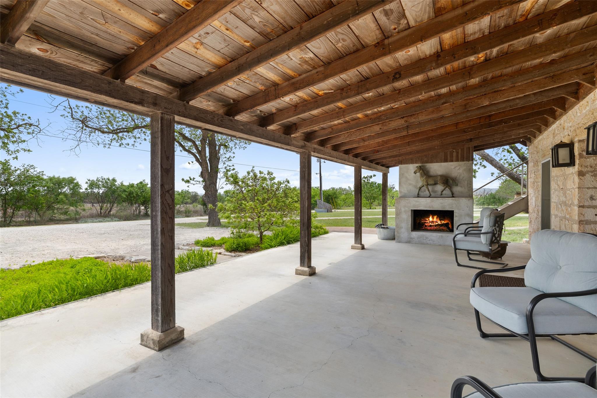 208 Danos Dr, Fredericksburg, TX 78624