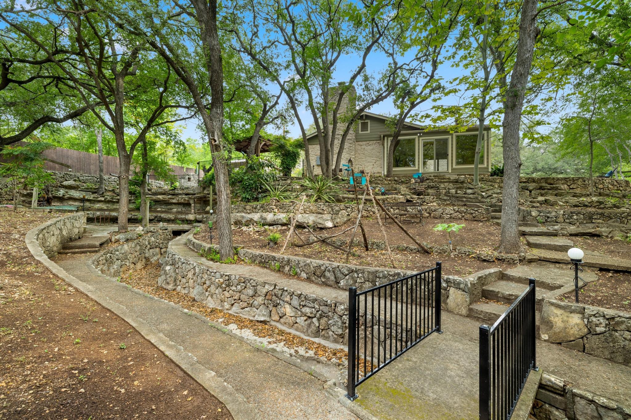 7504 Creekbluff Dr, Austin, TX 78750