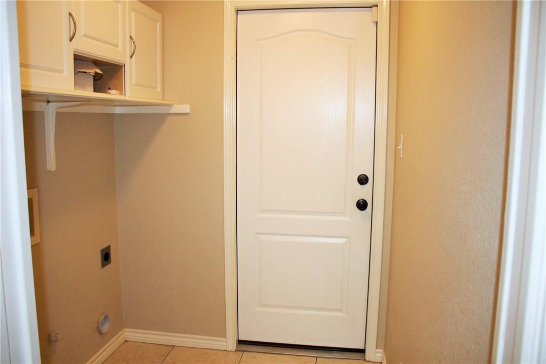 395 Mauna Loa Ln, Bastrop, TX 78602