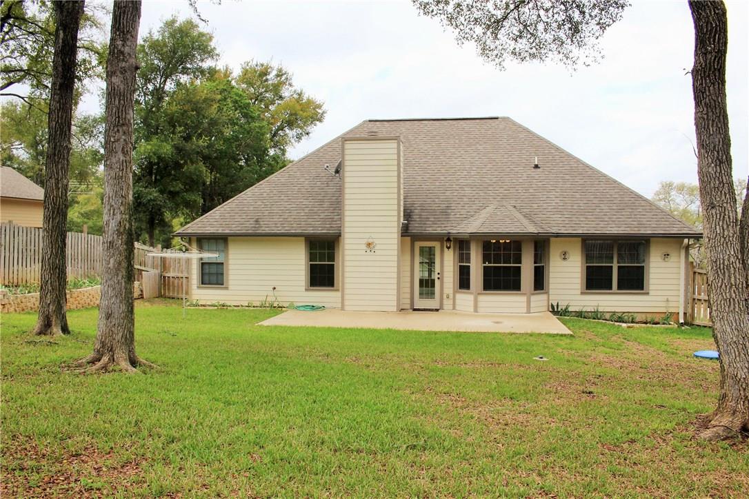 395 Mauna Loa Ln, Bastrop, TX 78602