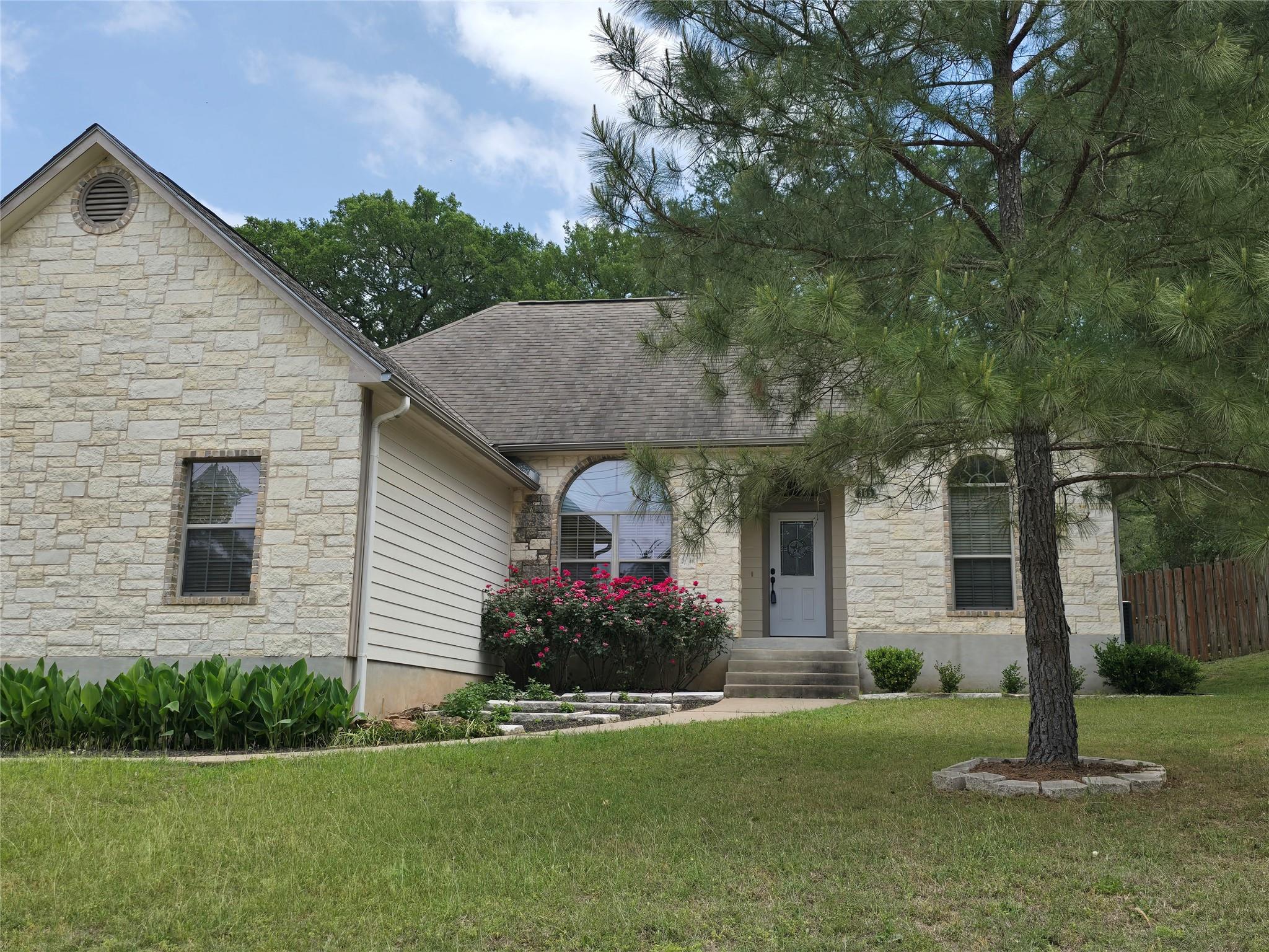 395 Mauna Loa Ln, Bastrop, TX 78602