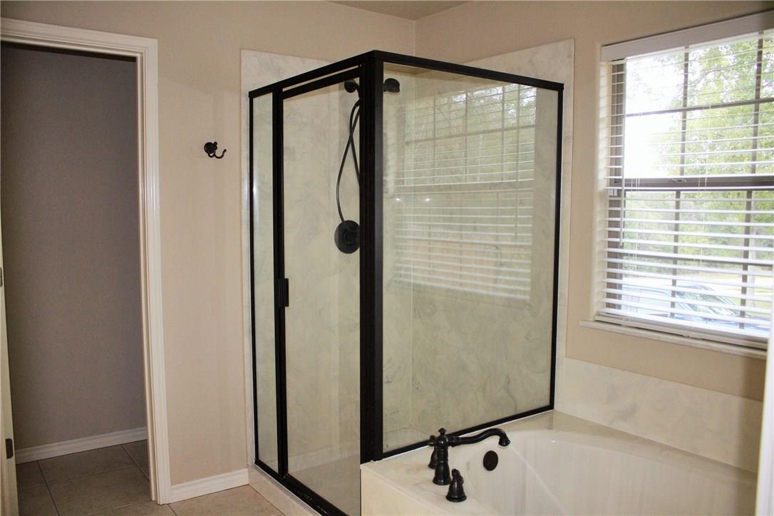 395 Mauna Loa Ln, Bastrop, TX 78602