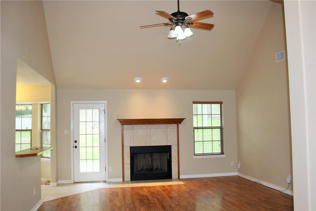 395 Mauna Loa Ln, Bastrop, TX 78602