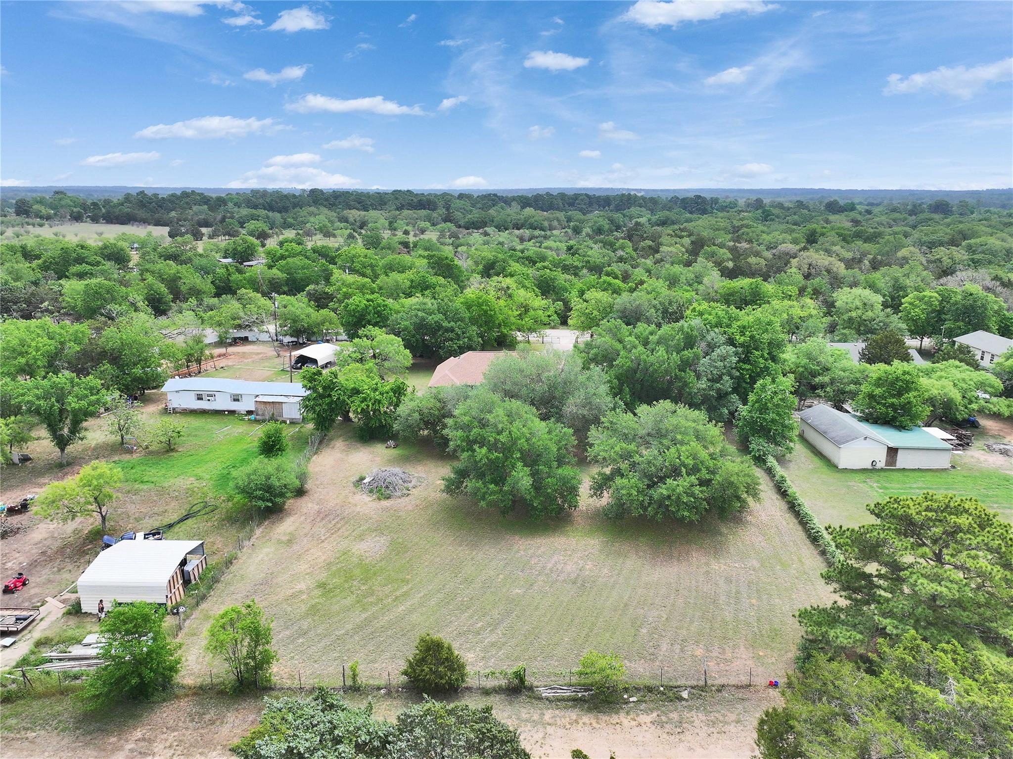 725 Green Valley Dr NE, Bastrop, TX 78602