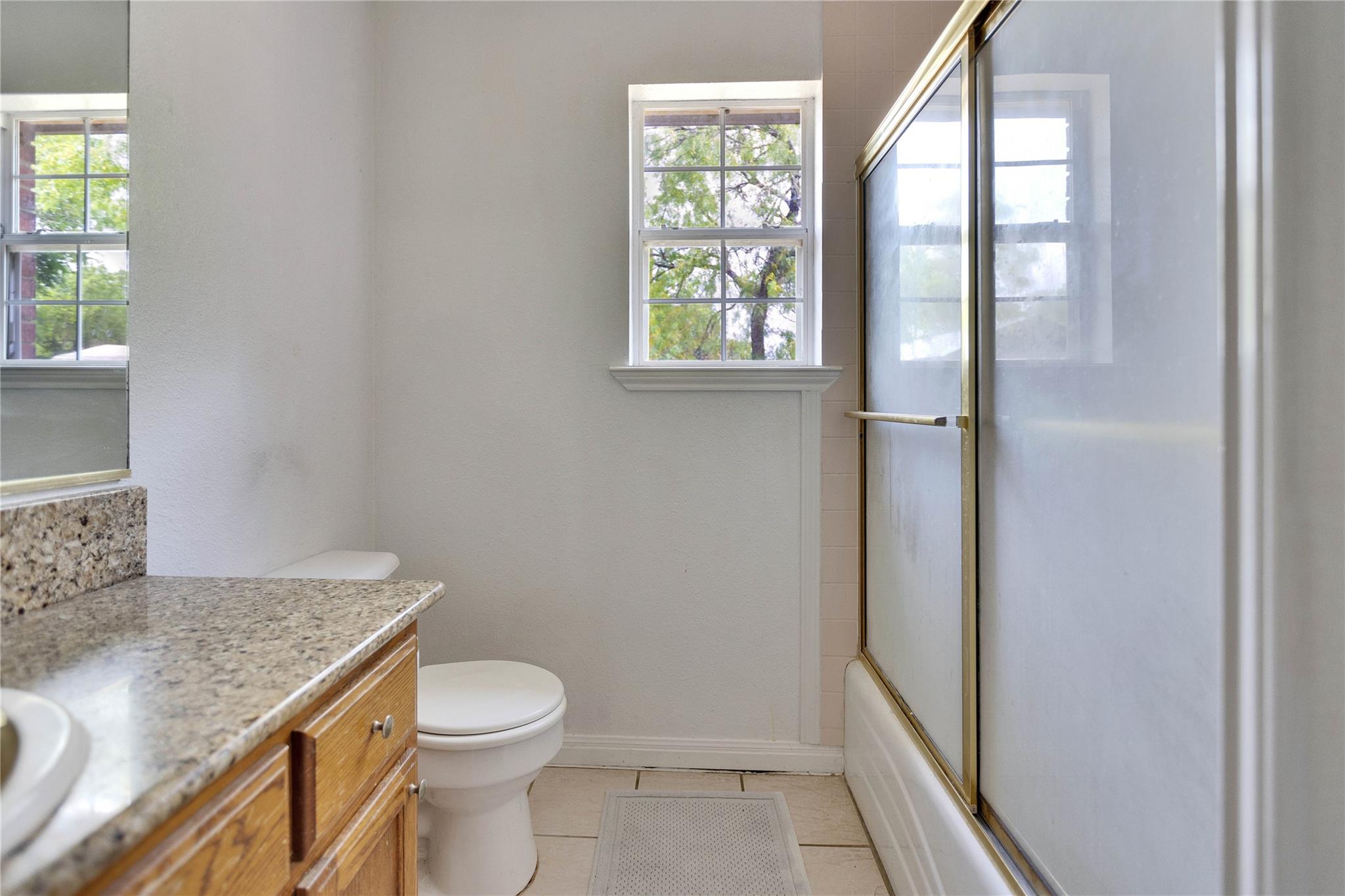 725 Green Valley Dr NE, Bastrop, TX 78602