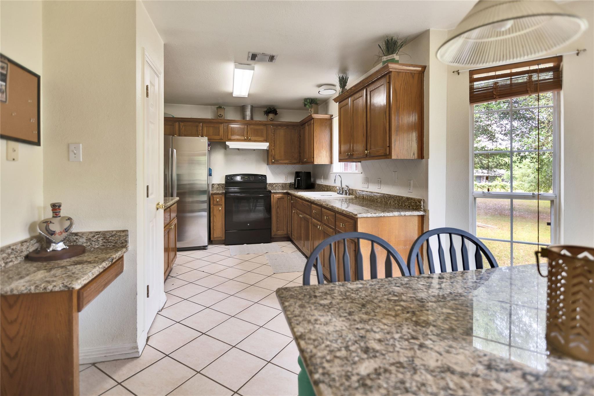 725 Green Valley Dr NE, Bastrop, TX 78602