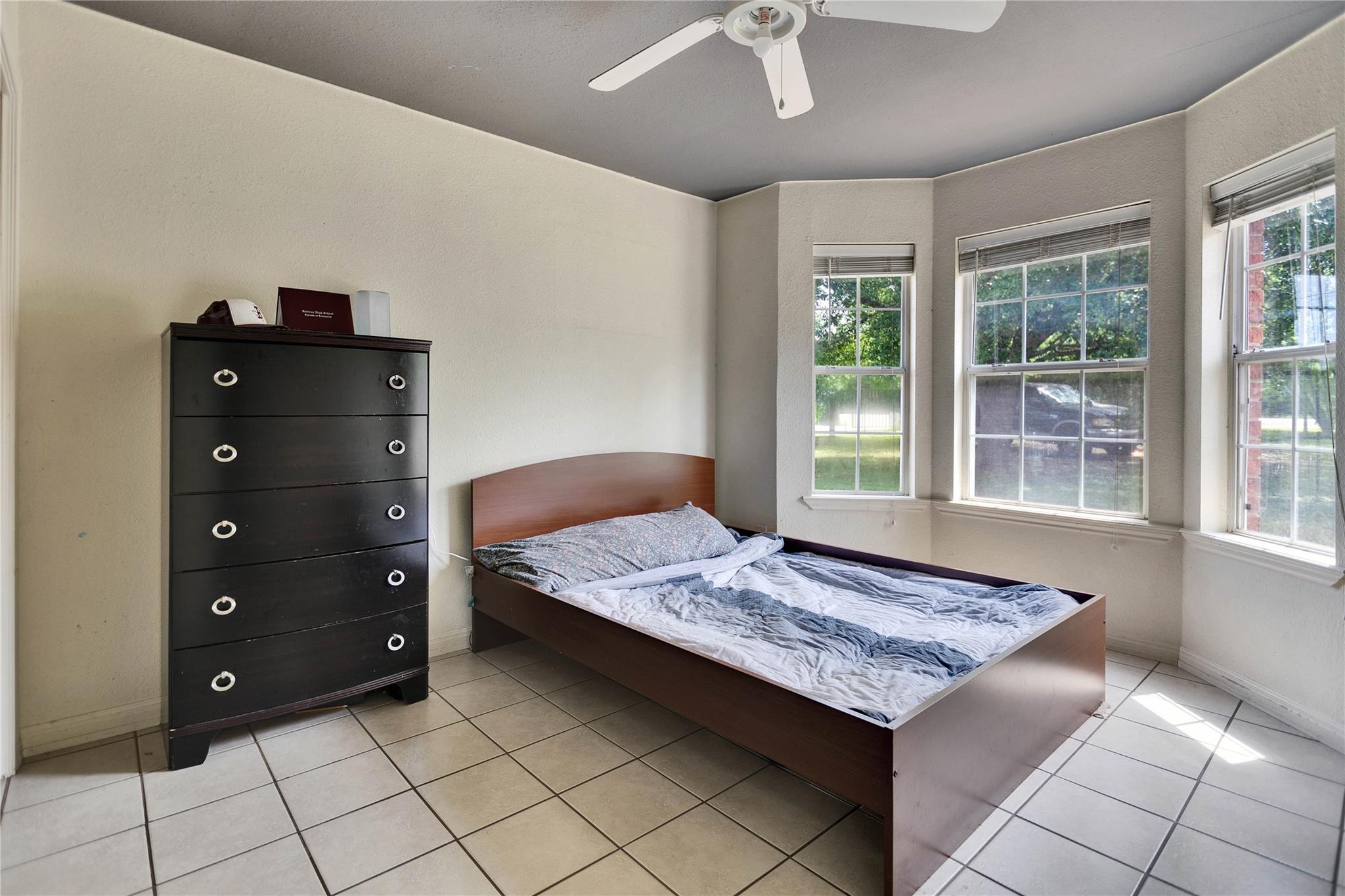 725 Green Valley Dr NE, Bastrop, TX 78602