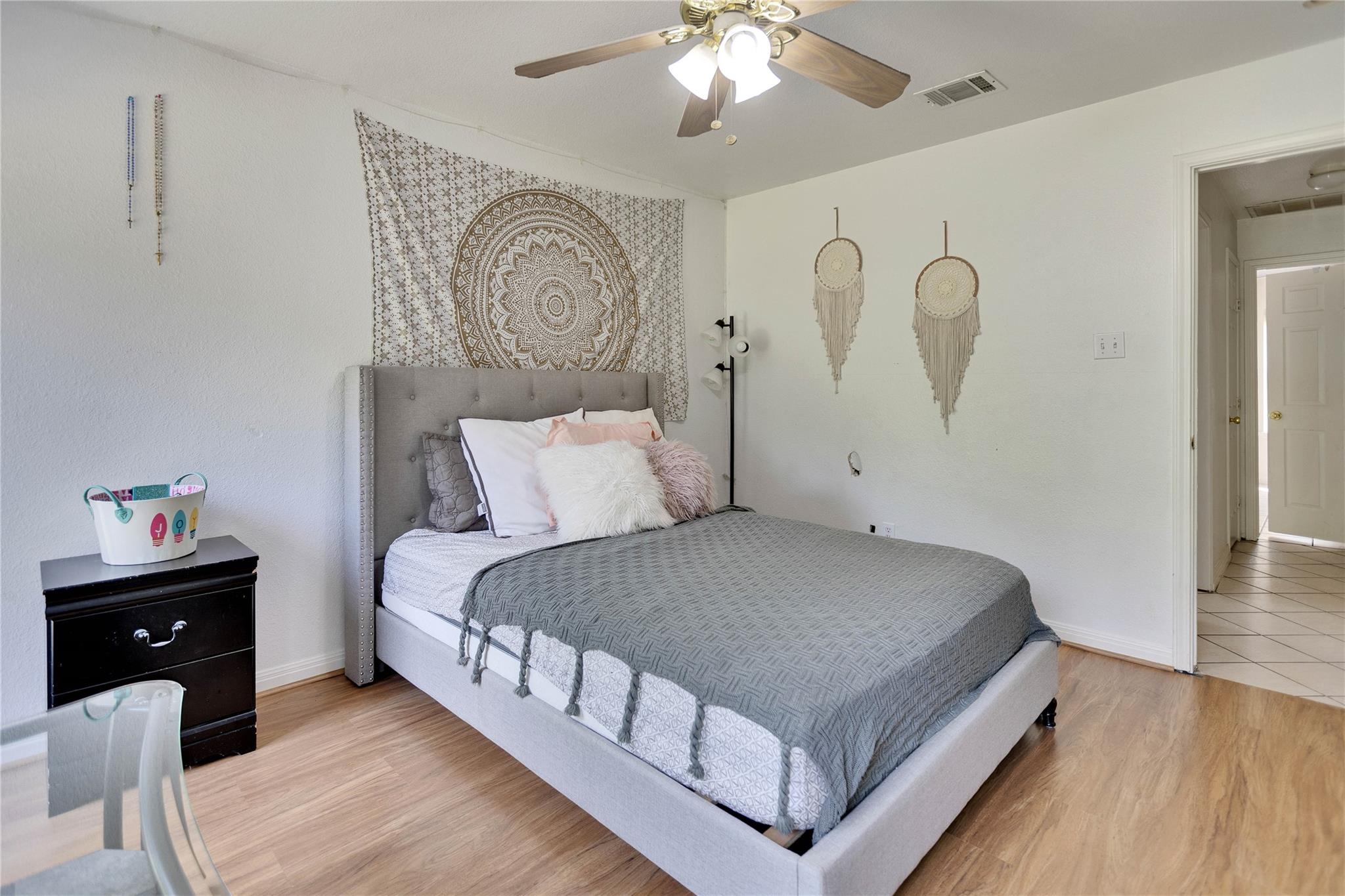 725 Green Valley Dr NE, Bastrop, TX 78602