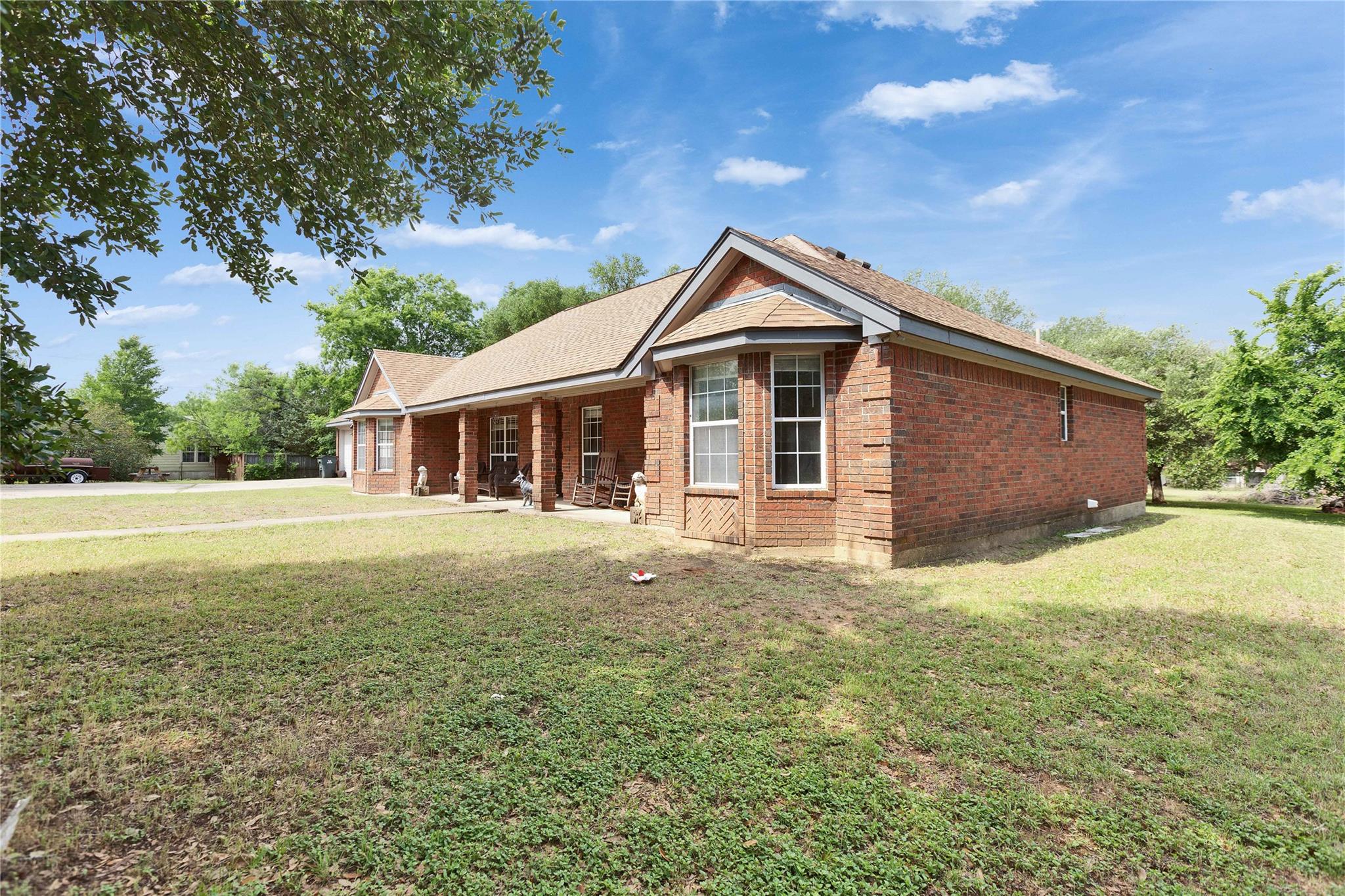 725 Green Valley Dr NE, Bastrop, TX 78602