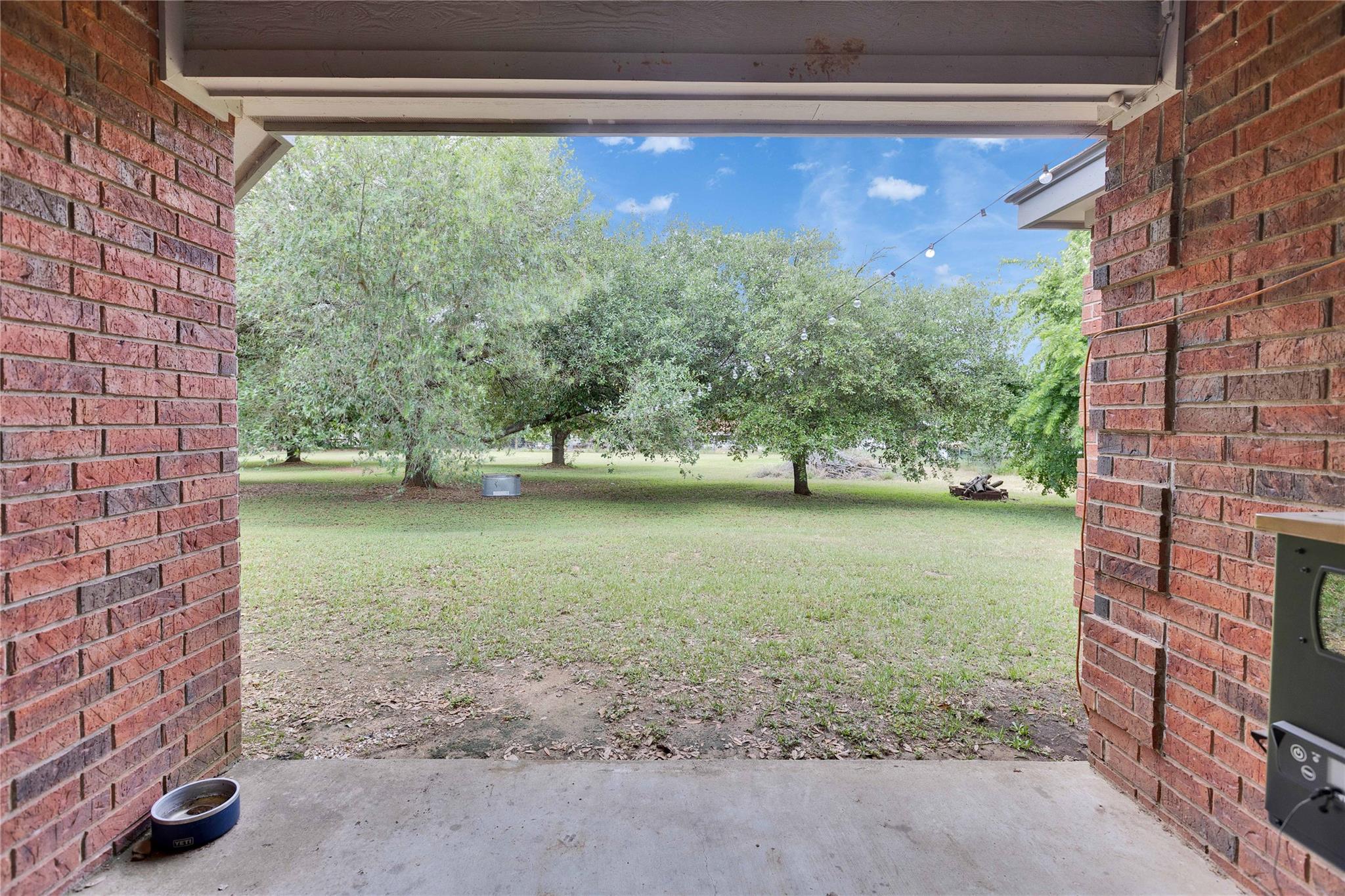 725 Green Valley Dr NE, Bastrop, TX 78602