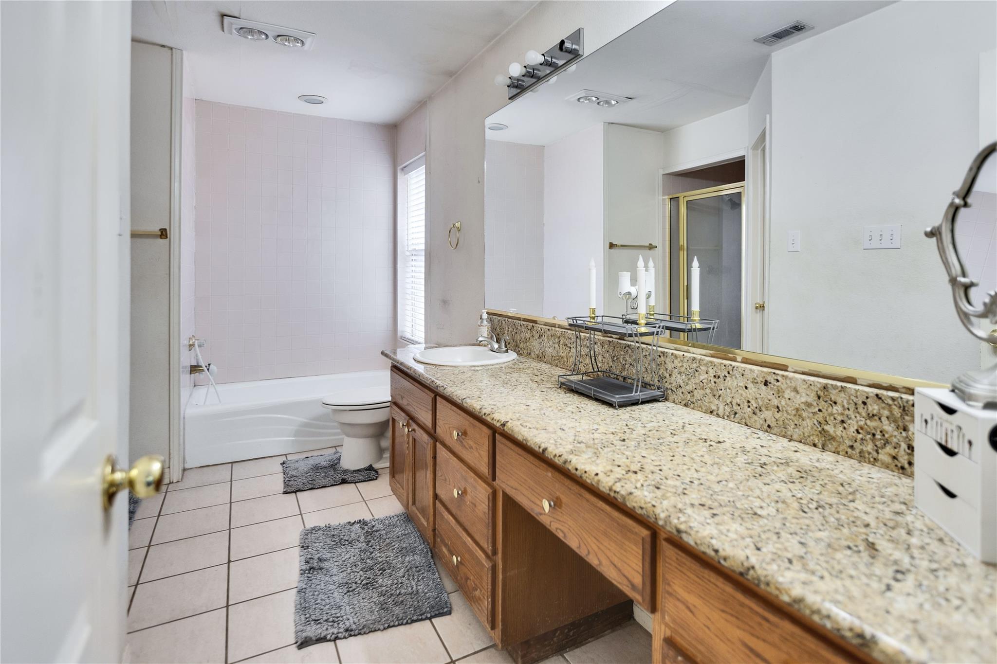 725 Green Valley Dr NE, Bastrop, TX 78602