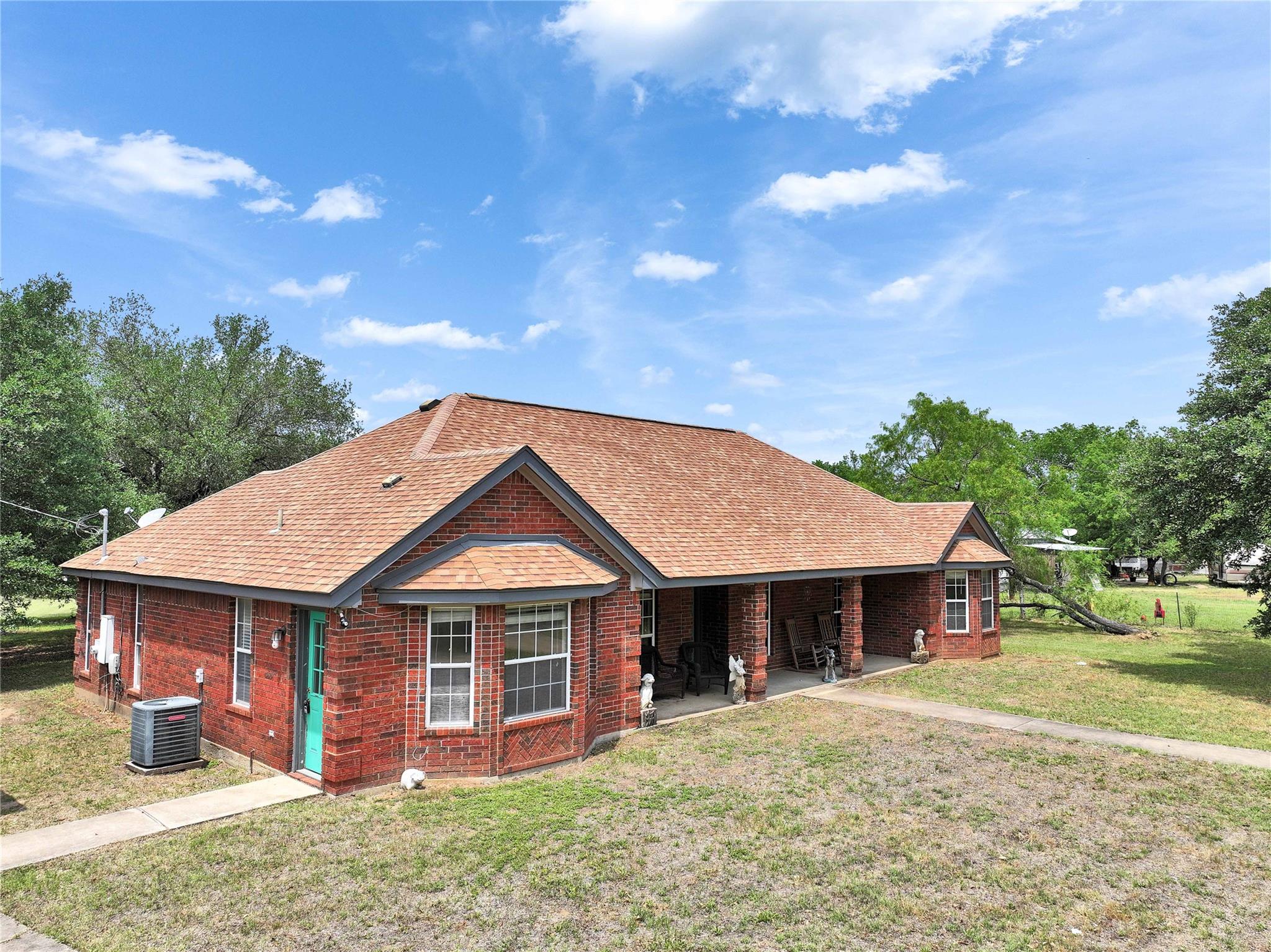 725 Green Valley Dr NE, Bastrop, TX 78602