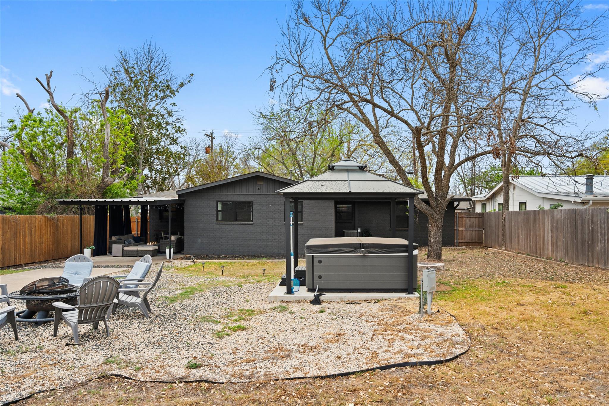 326 W Mulberry St, Fredericksburg, TX 78624
