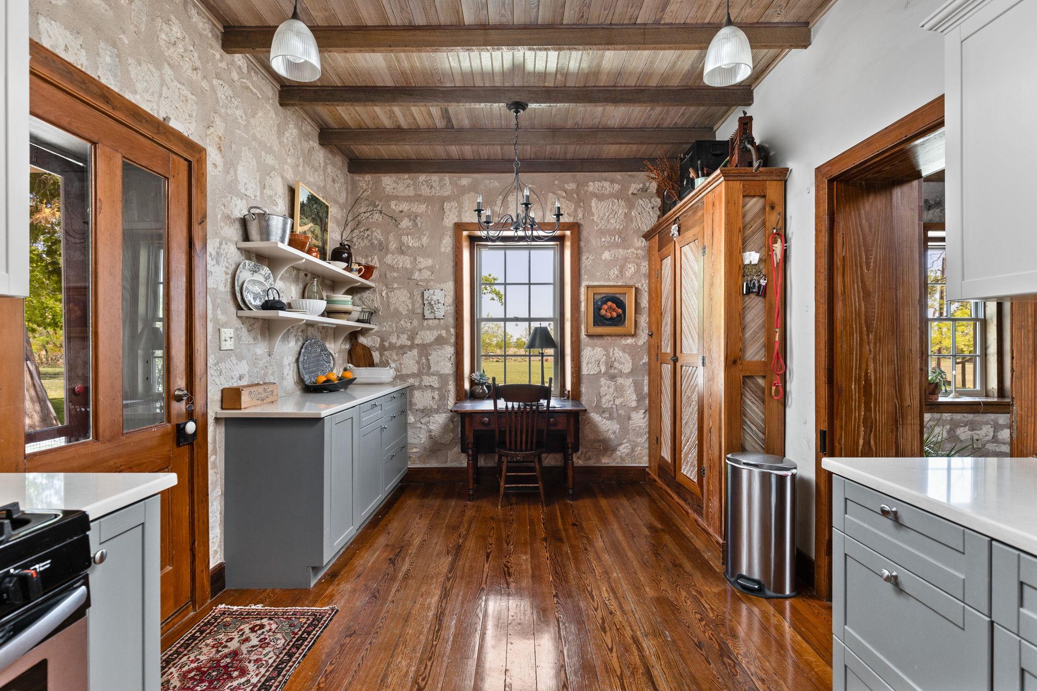 6754 Grape Creek Rd, Fredericksburg, TX 78624