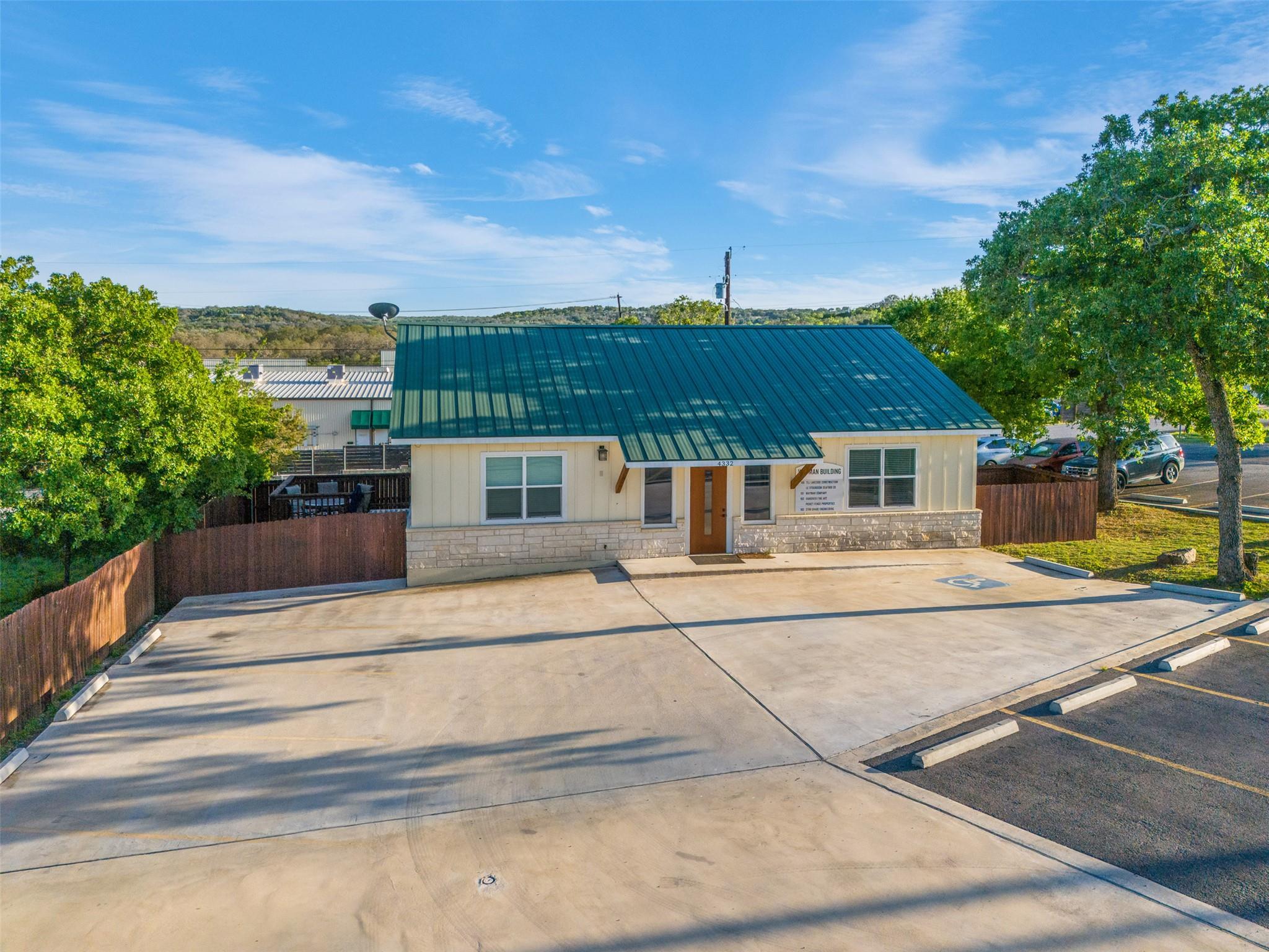 4332 Oak Park Dr, Cottonwood Shores, TX 78657