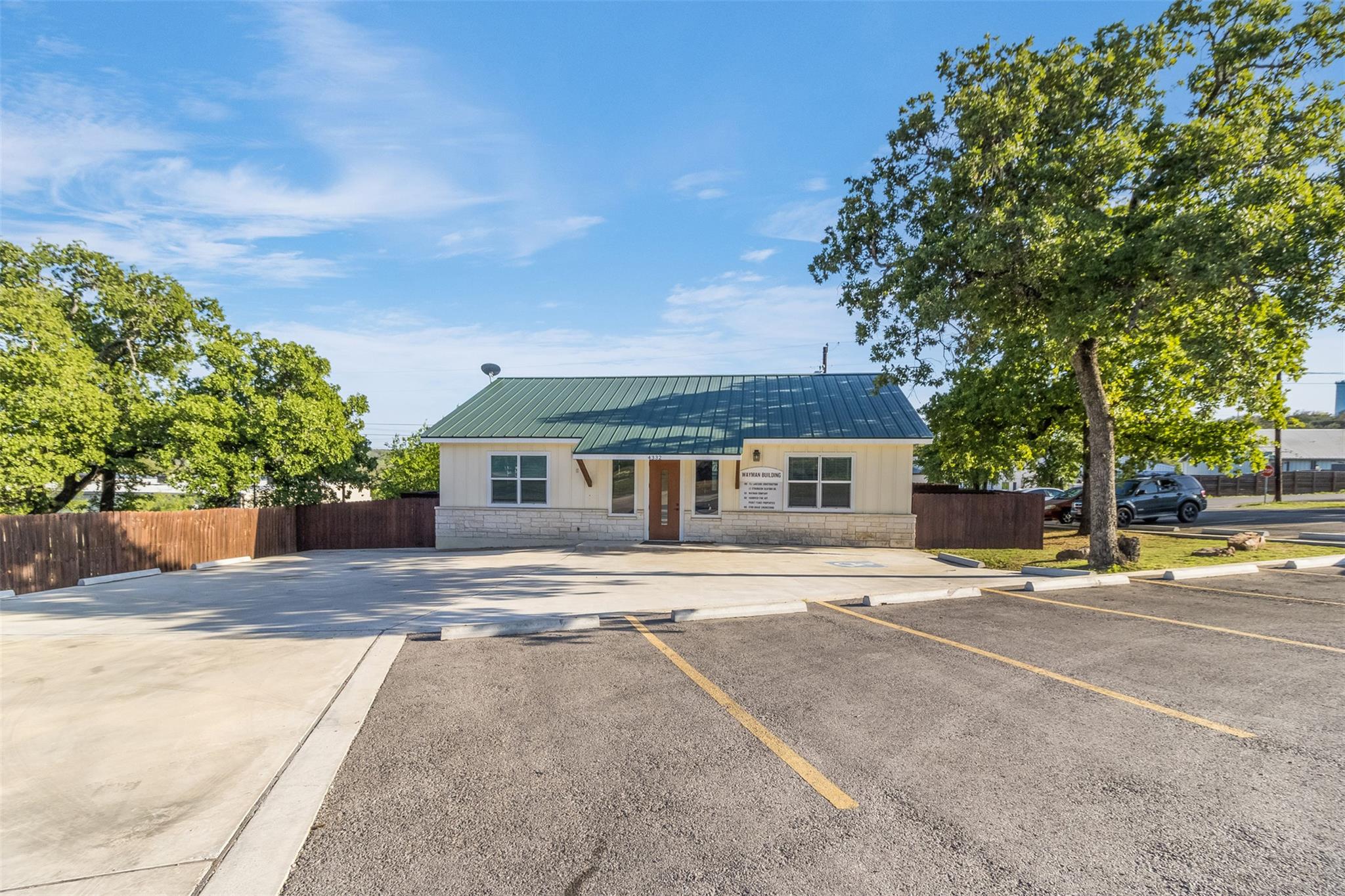 4332 Oak Park Dr, Cottonwood Shores, TX 78657