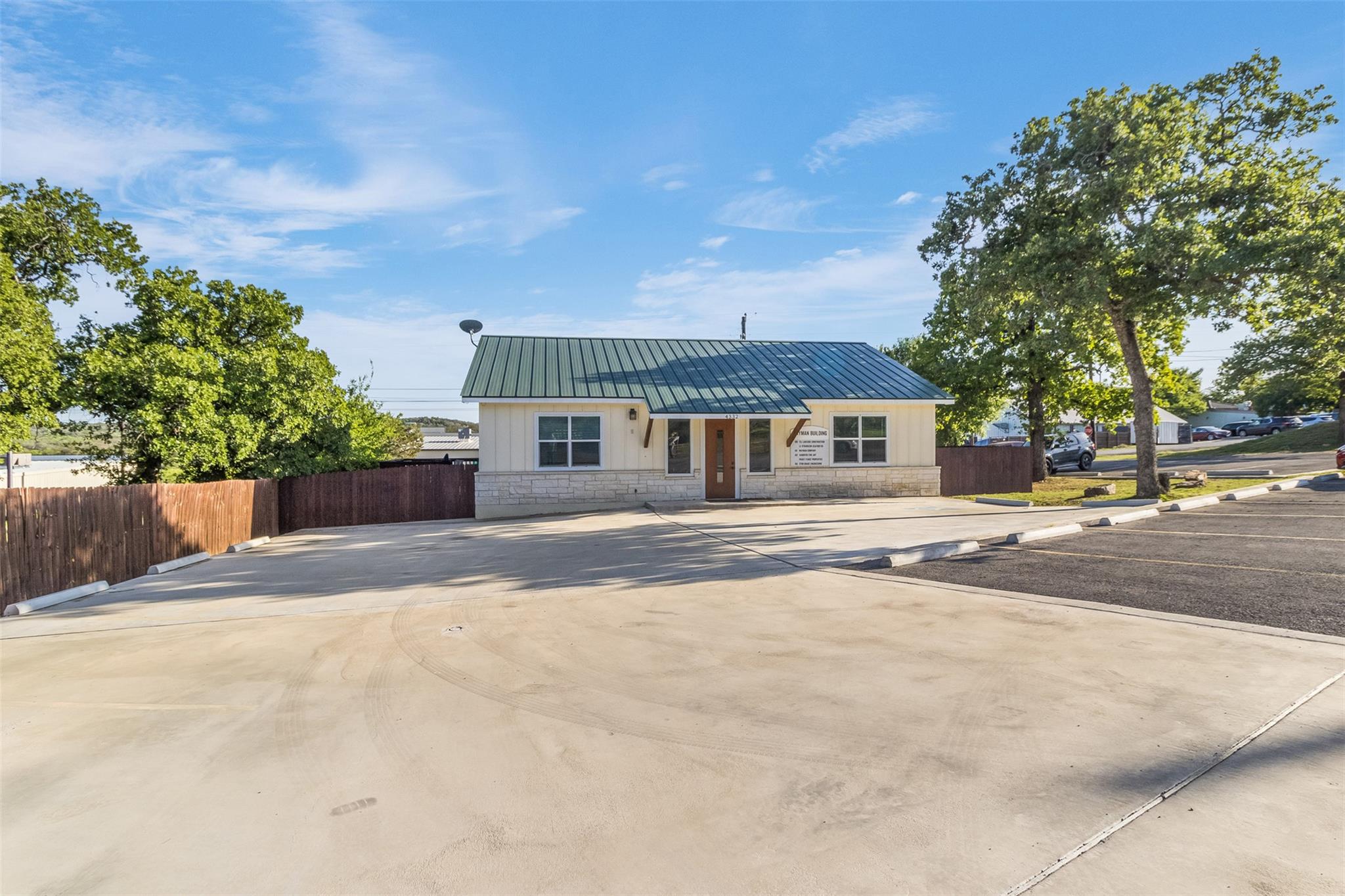 4332 Oak Park Dr, Cottonwood Shores, TX 78657