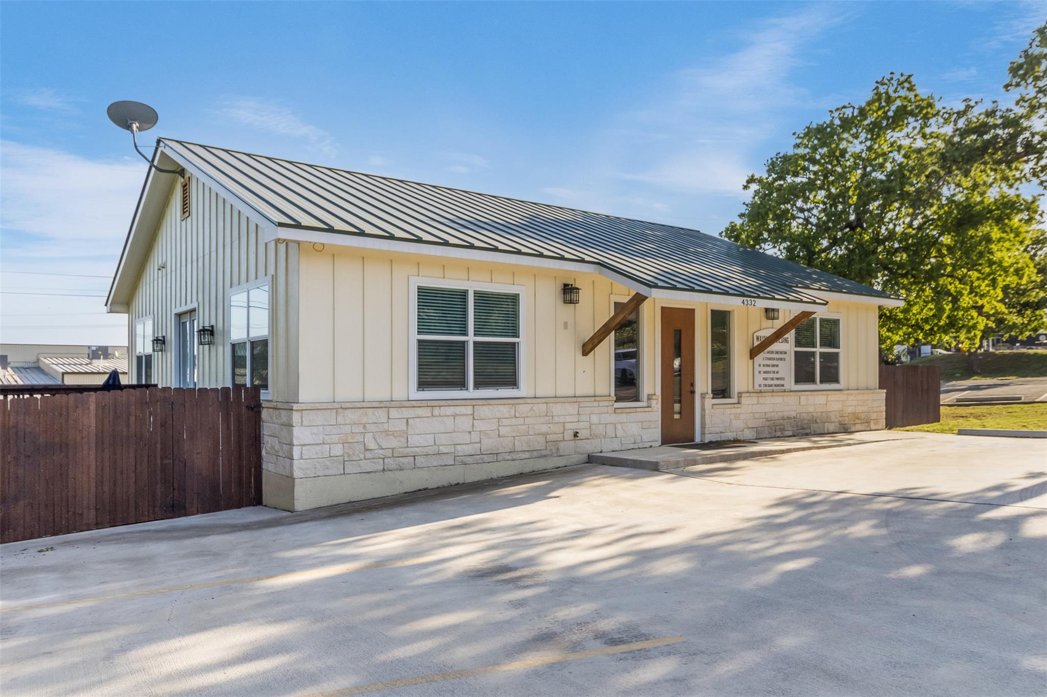 4332 Oak Park Dr, Cottonwood Shores, TX 78657