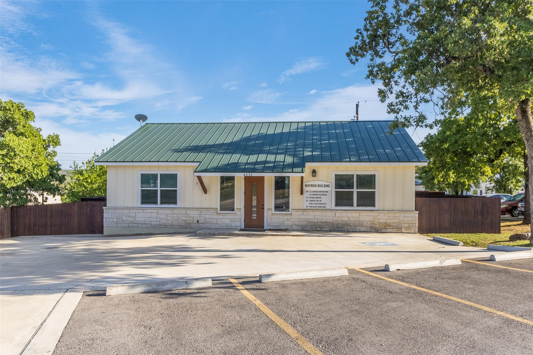 4332 Oak Park Dr, Cottonwood Shores, TX 78657