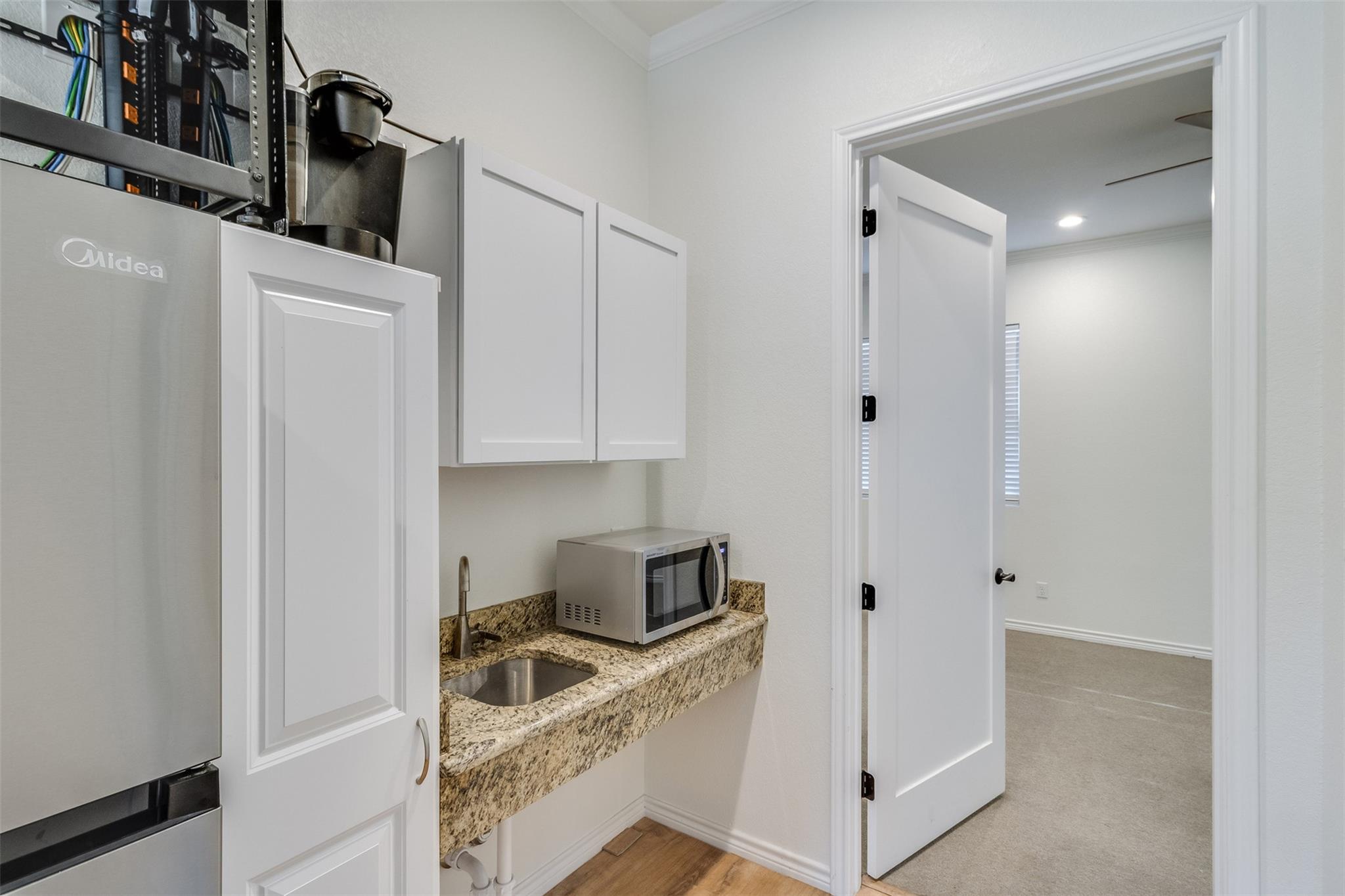 4332 Oak Park Dr, Cottonwood Shores, TX 78657