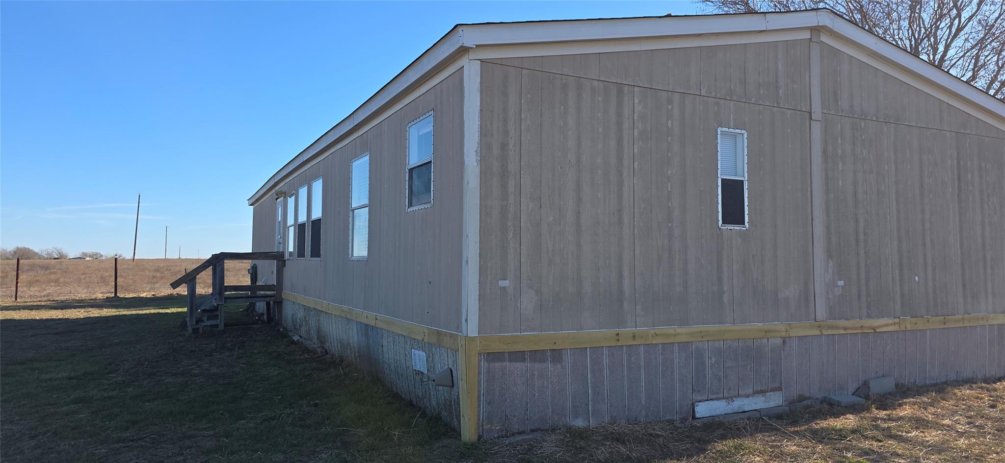 9338 E San Marcos Highway, Fentress, TX 78622