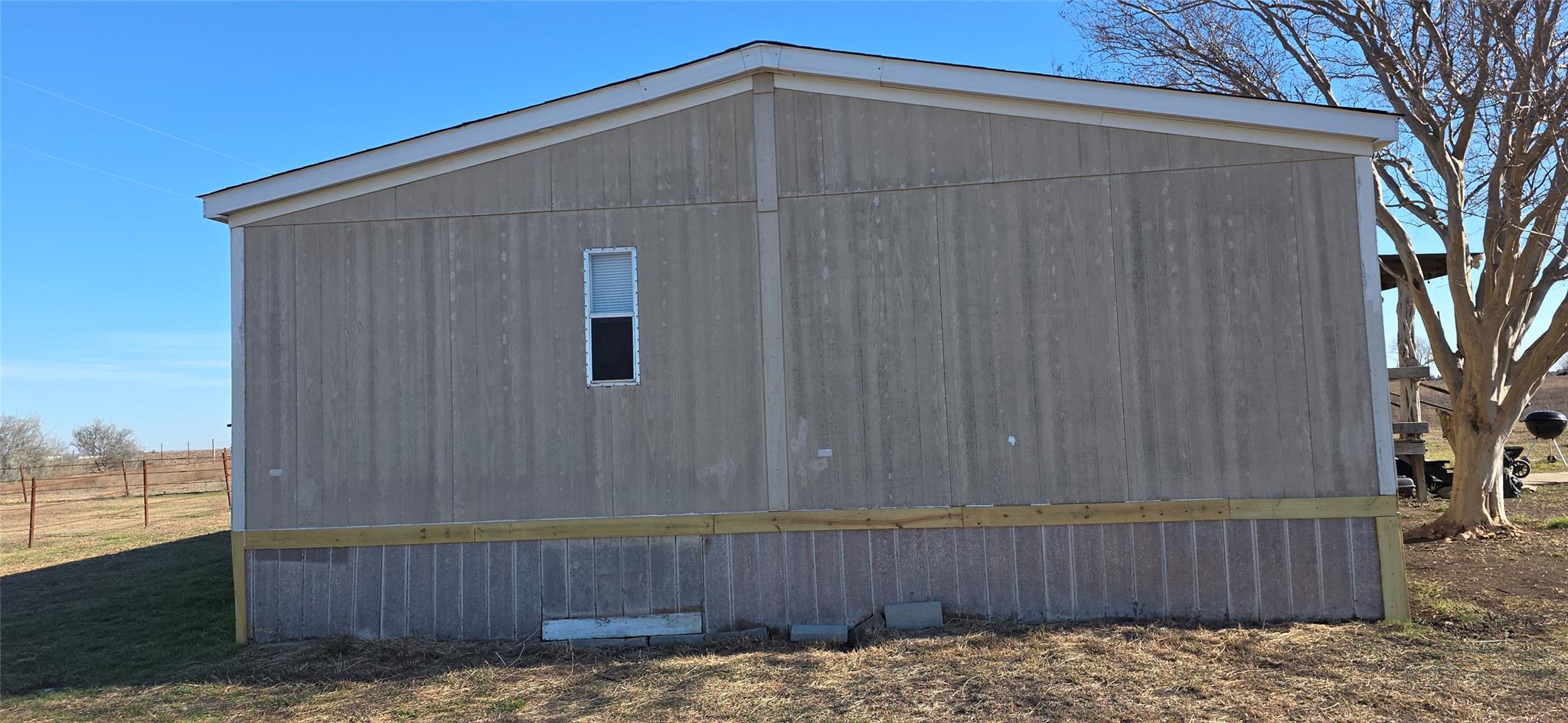 9338 E San Marcos Highway, Fentress, TX 78622